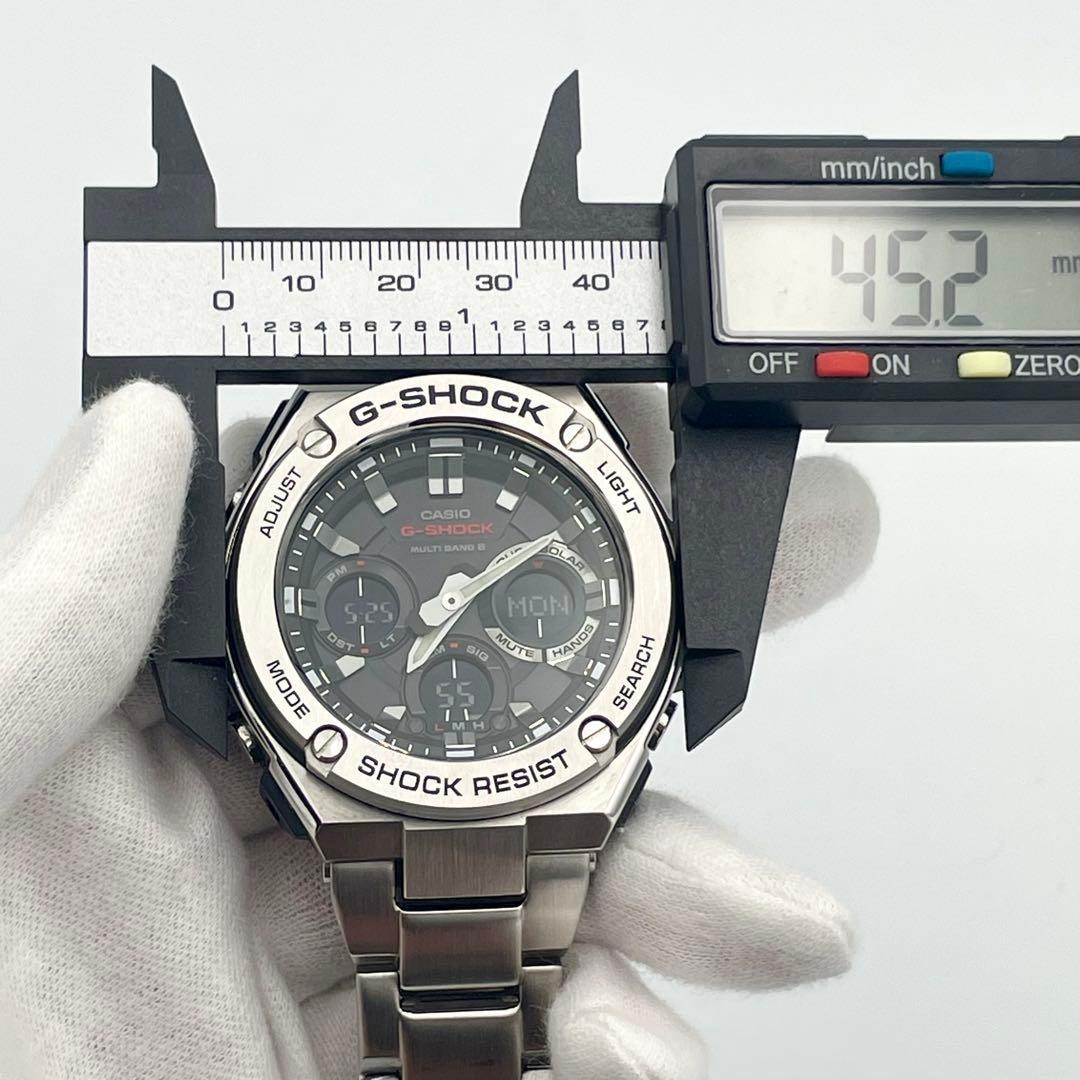 Condition G SHOCK Wristwatch Radio Solar GST W110D 1AJF