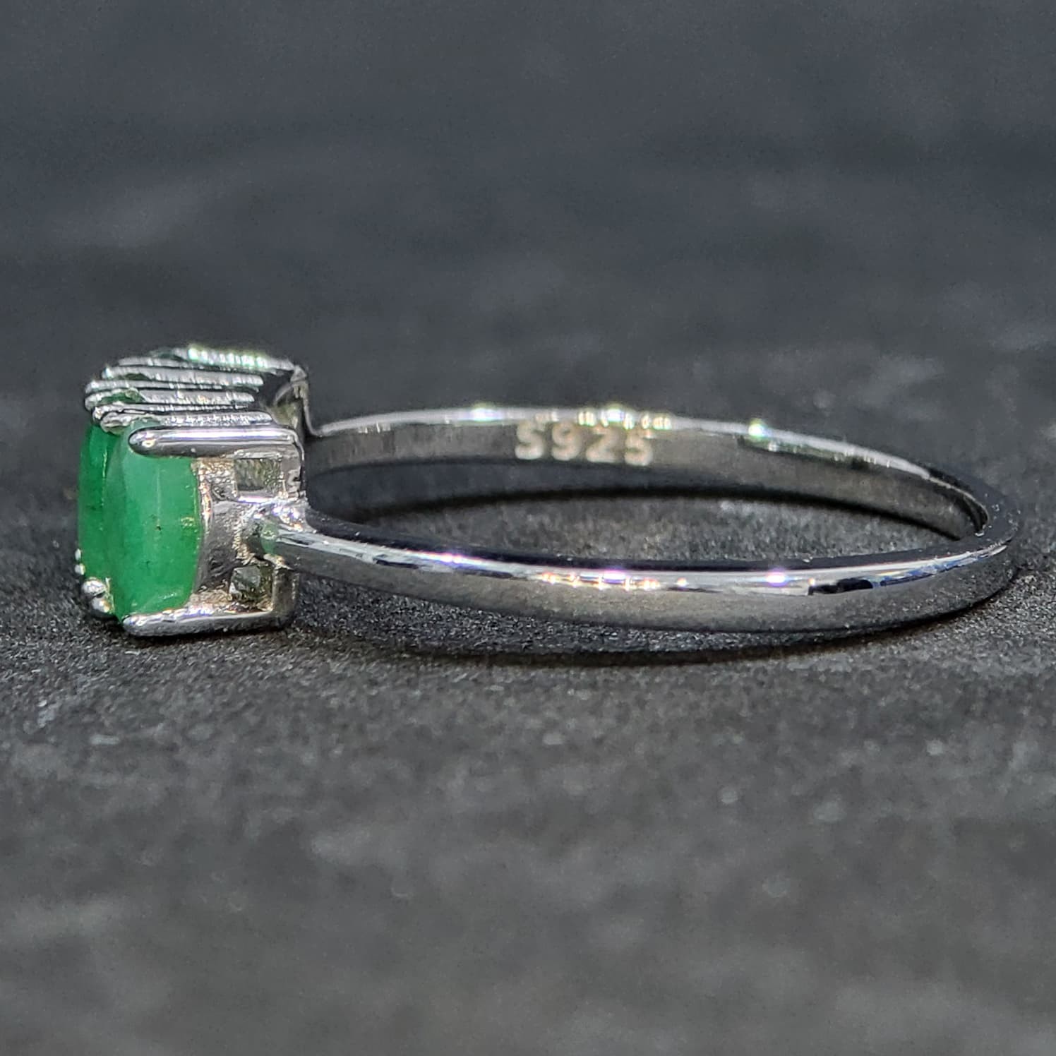 925 Sterling Silver Natural Emerald Ring Oval Top Rich Green Rhodium 7.5