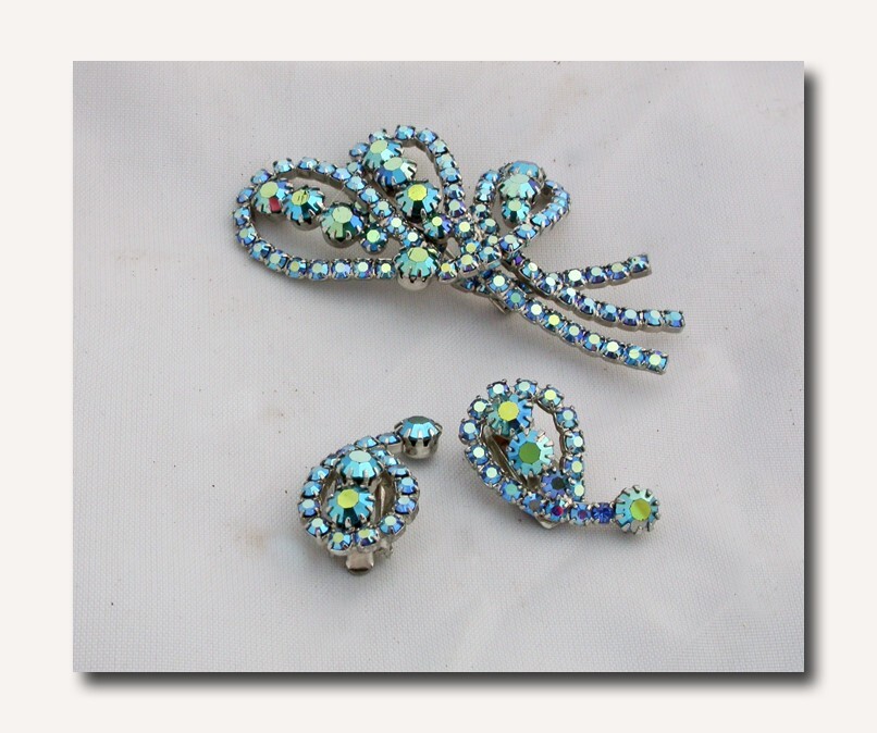Mid-Century Un-marked Rhinestone Demi-Parure Brooch and Earrings