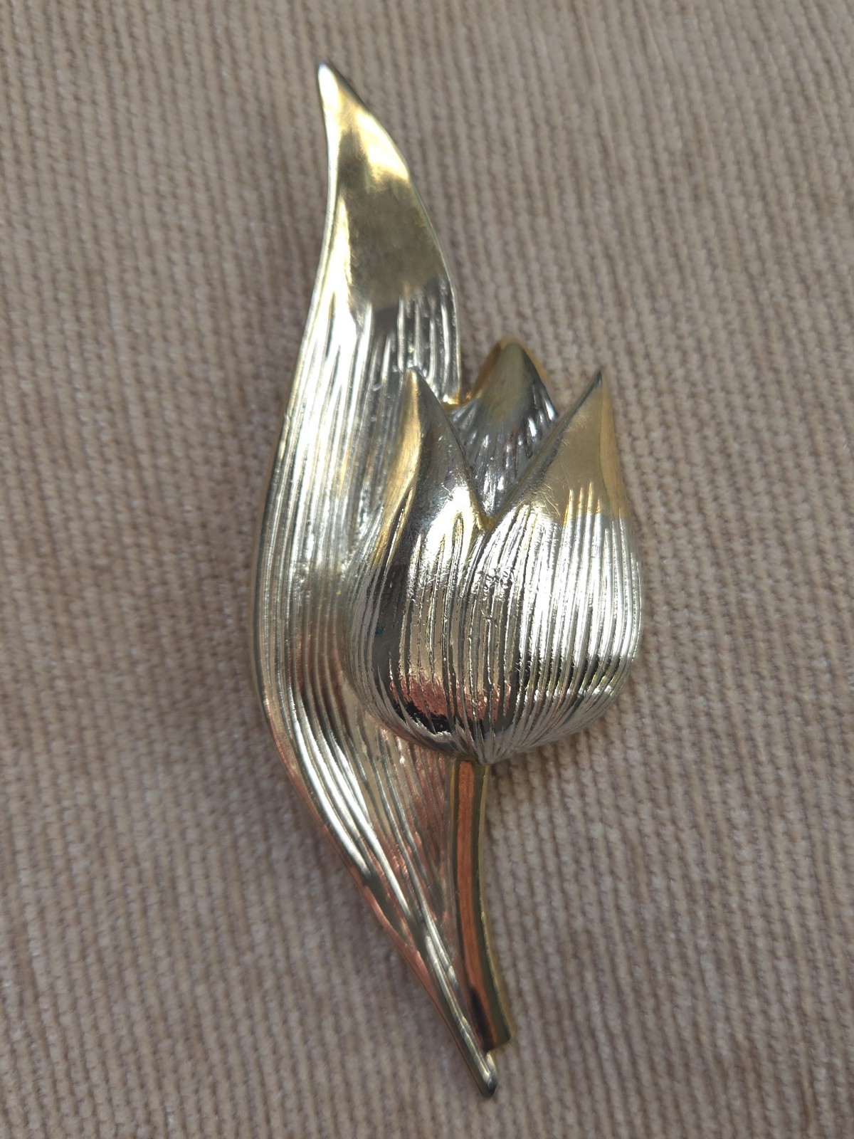 Vintage Signed BSK Mid-Century Gold Tone Textured Modernist Tulip Floral Brooch