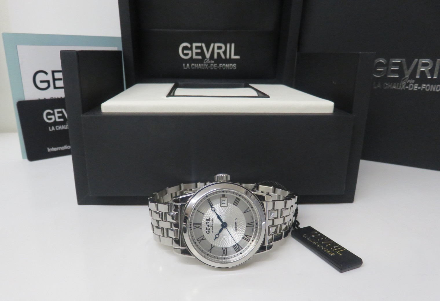 Gevril Mens 2572 Madison Swiss Automatic Selitta Exhibition Caseback Date Watch