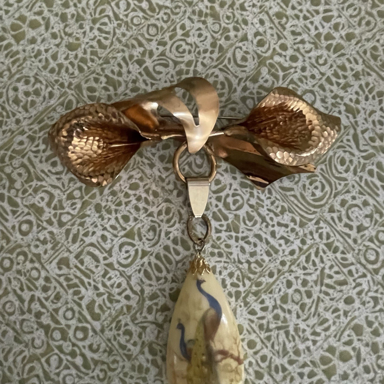 Vintage Bow Pin Brooch With Peacock Teardrop Pendent 1960 – 1970s