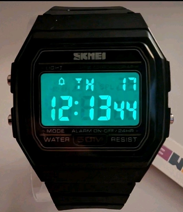 SKMEI 2042 Digital Retro Classic Men’s Large Wristwatch Black with Gold Dial