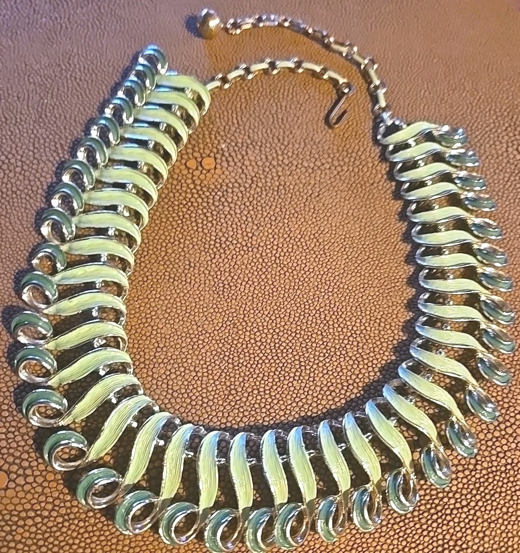 Vintage Trifari Style Collar Necklace Green Enamel Goldtone Egyptian Rev Linked