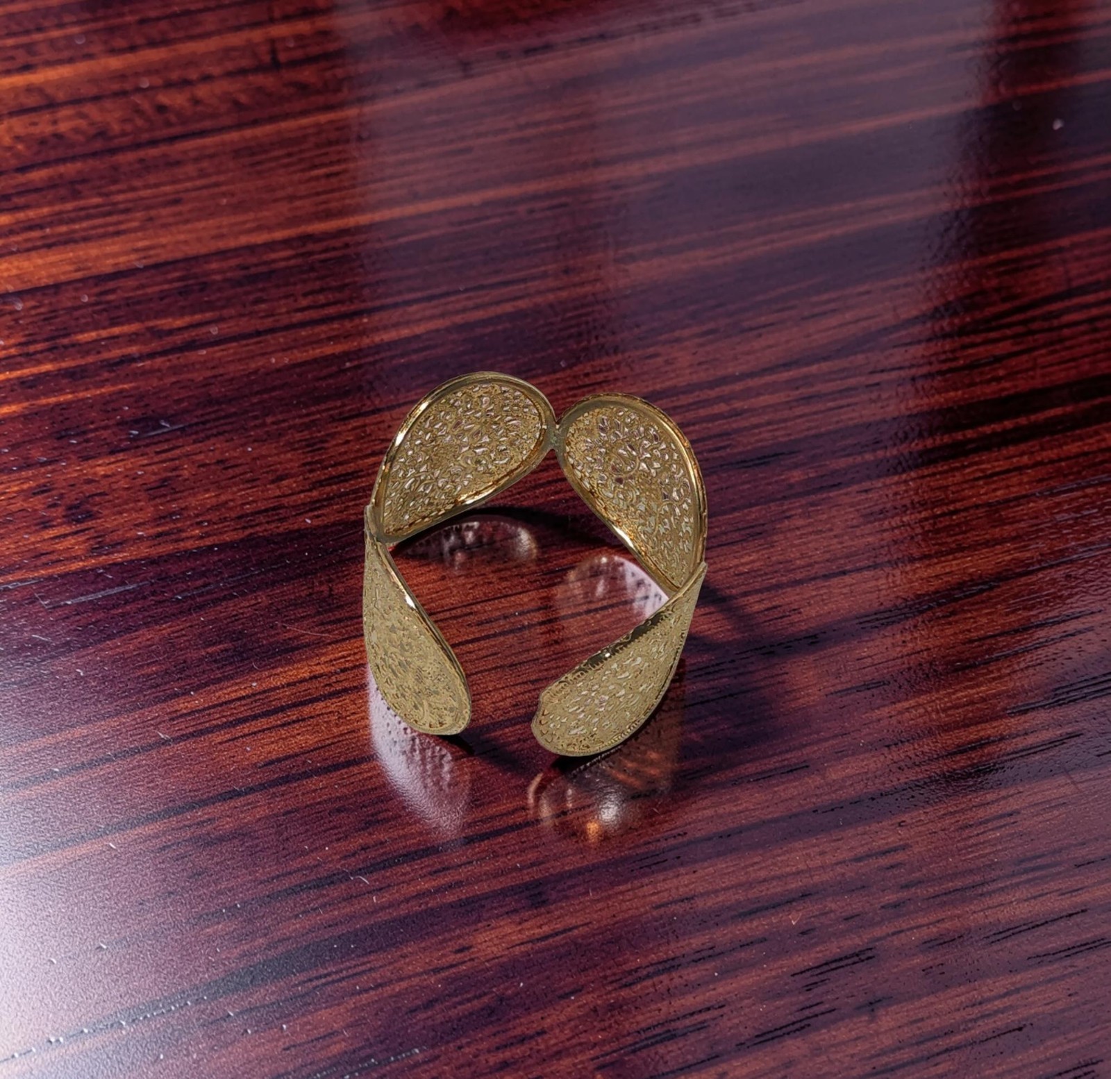 Vintage Gold Tone Oval Panel 7″ Open Cuff Bracelet 1.5″W Medallions