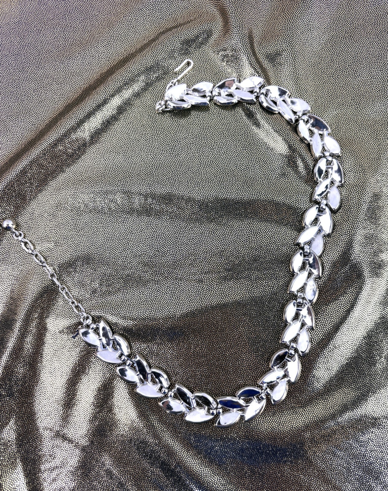 Vintage 1960s Crown Trifari Brushed Silver-Tone Leaf Choker Necklace 15”