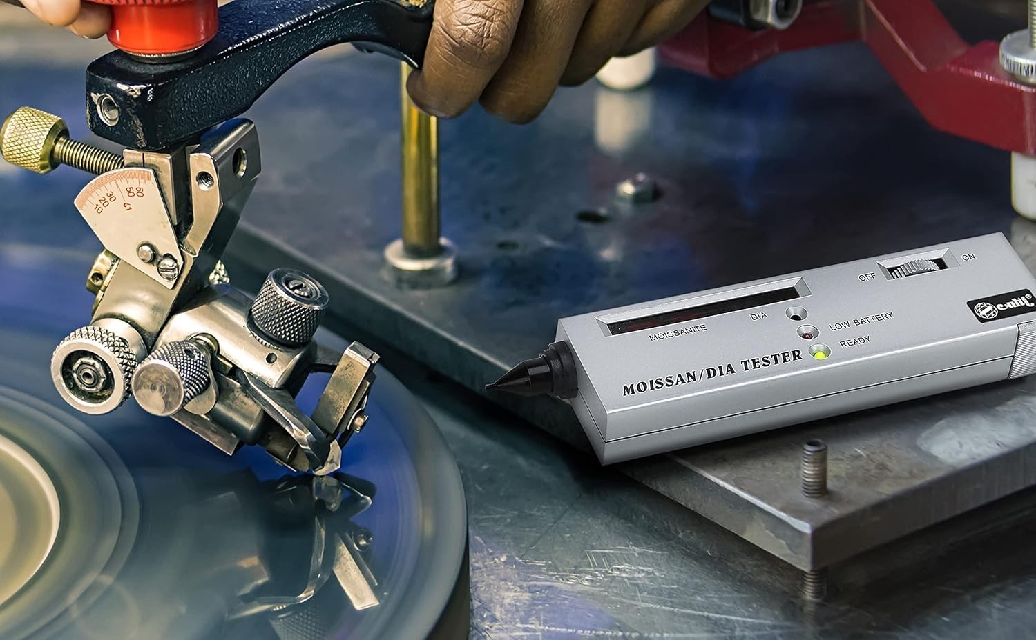 Compact Moissanite Tester for Gemstone Lovers – Low Battery Alarm Included