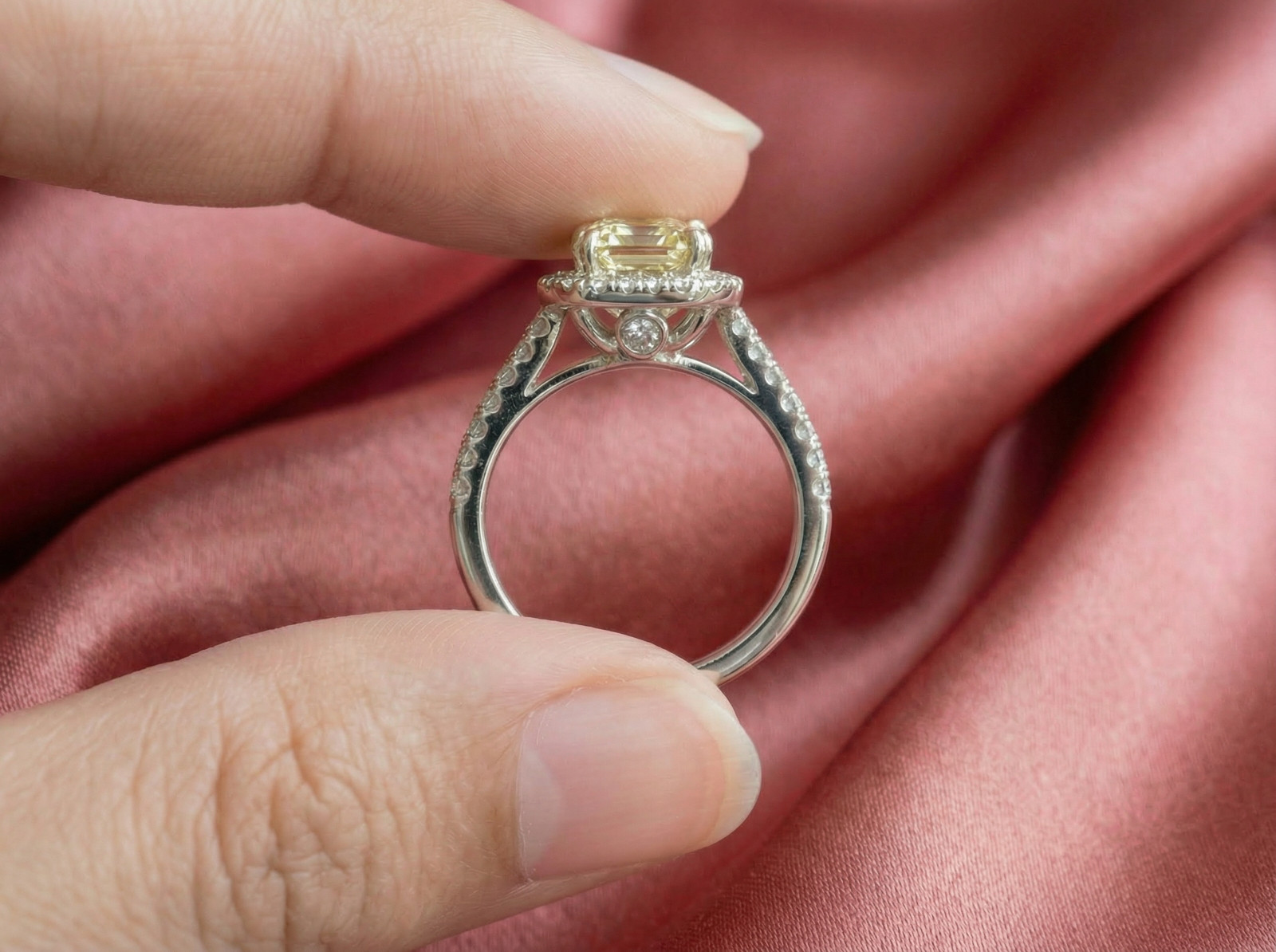 Romantic Cushion Cut Light Yellow Moissanite Halo Ring Sparkling Engagement Gift
