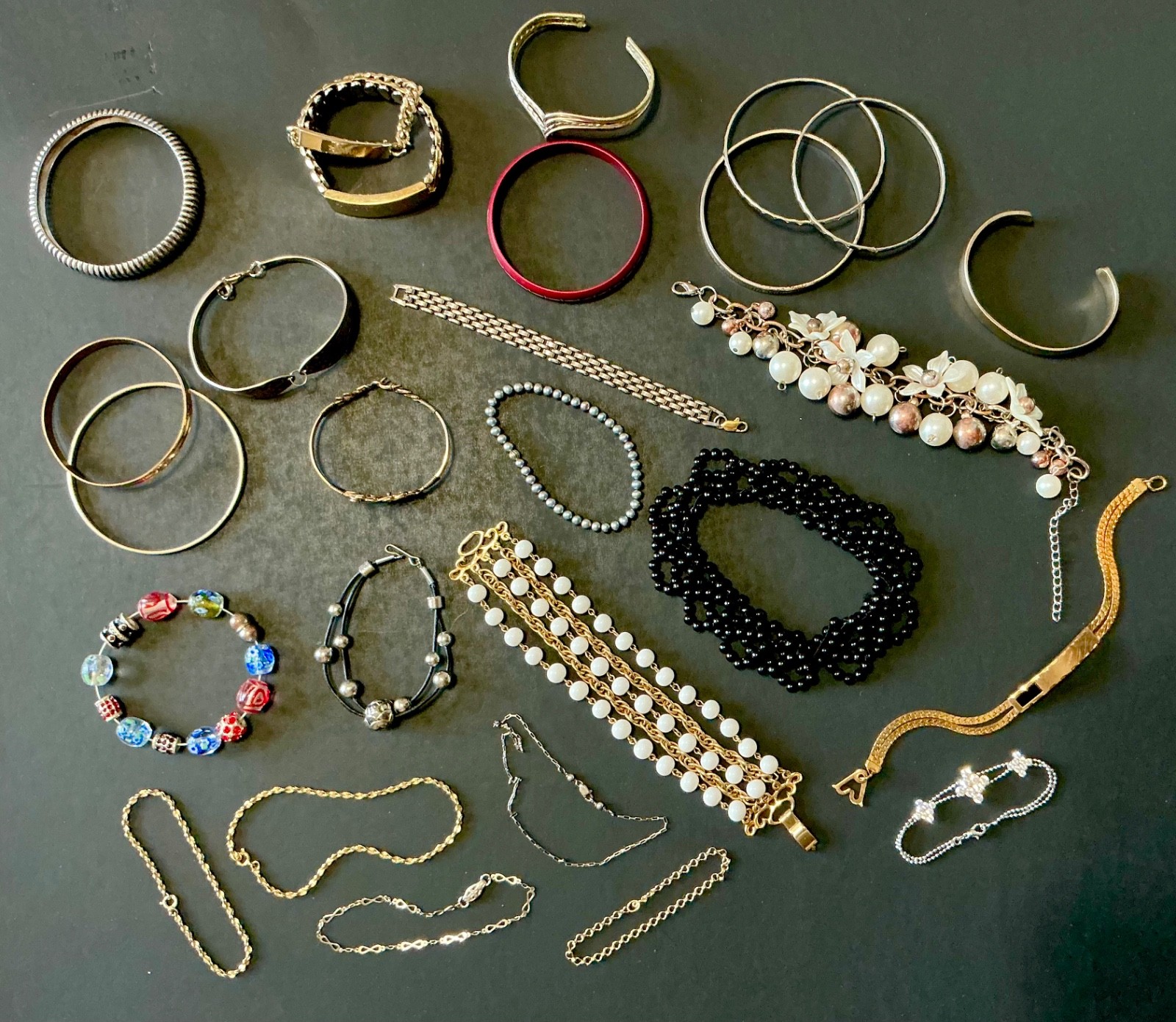 RE-SELL LOT OF 26 NICE VINTAGE BRACELETS RHINESTONE BANGLES ETC 6-132