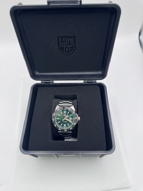 Swiss Luminox XS.3137 Pacific Diver Green Dial Tritium Stainless Mens 44mm Watch