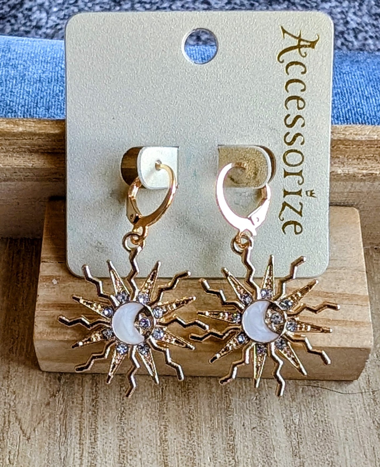 New Accesorize gold Tone beige. enamel sun dangley hoop Earrings