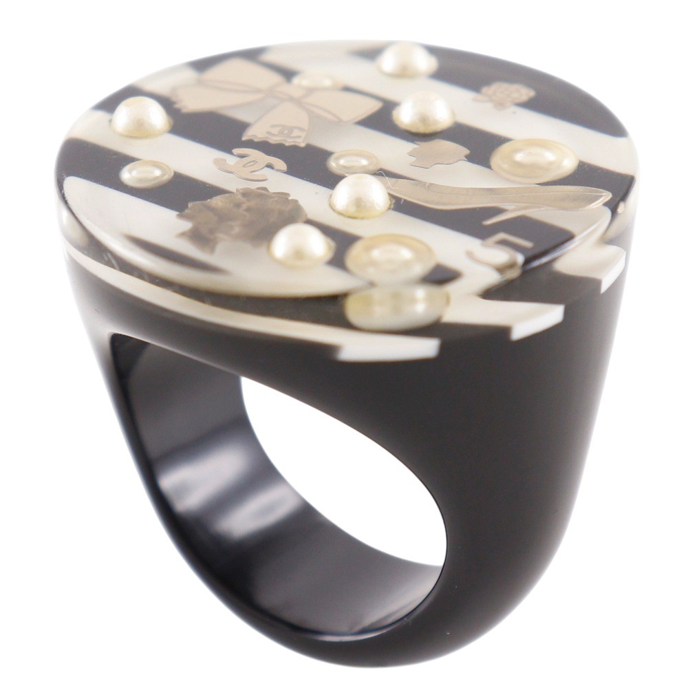 CHANEL border Ring CC logo Vintage white Resin system/Fake pearl #6.2(US S…