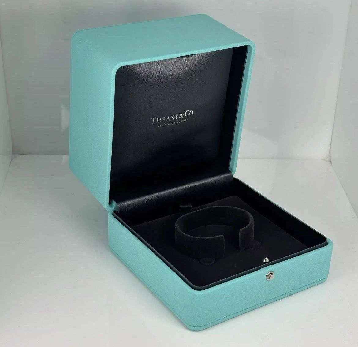 TIFFANY & CO. LARGE BLUE LEATHER WATCH OR BRACELET JEWELRY PRESENTATION CASE