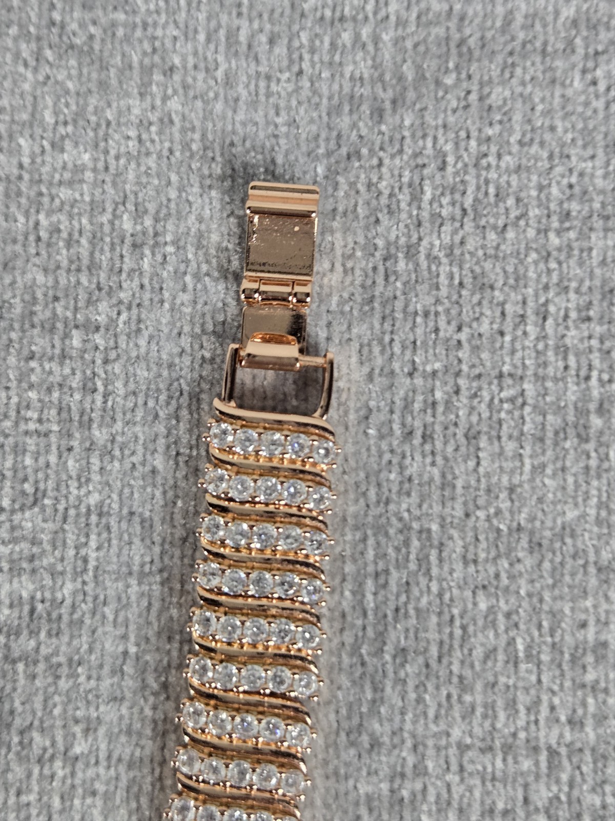 DAN BURY MINT -Shimmering 14kt rose gold-tone, elegant copper-alloy bracelet