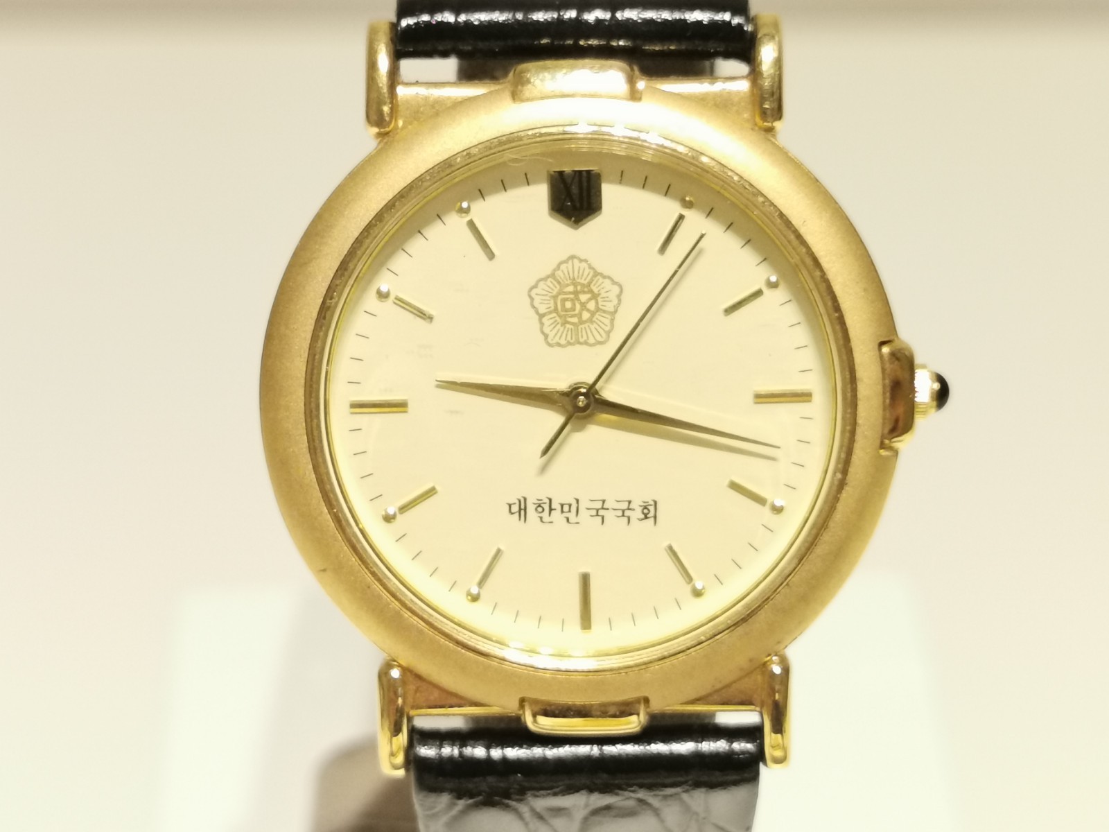 RETRO MEN’S WOMAN ADVERTISING NATIONAL ASSEMBLY REPUBLIC OF KOREA QUARTZ WATCH