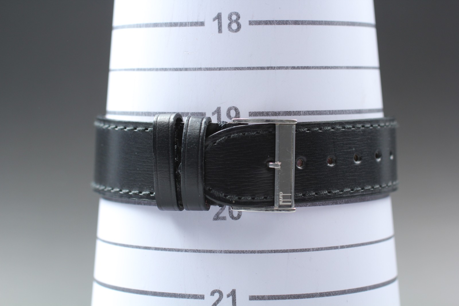 Vintage [N MINT] Dunhill Wafer 8036 Rectangle Quartz 22mm Men’s Swiss Made Watch