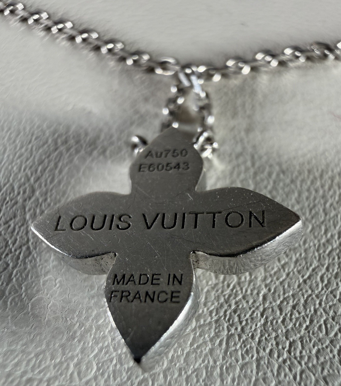 Louis Vuitton Star Blossom Diamond Necklace/ Pendant 750 ~ 17” ~ 5.0 Gr No Clasp