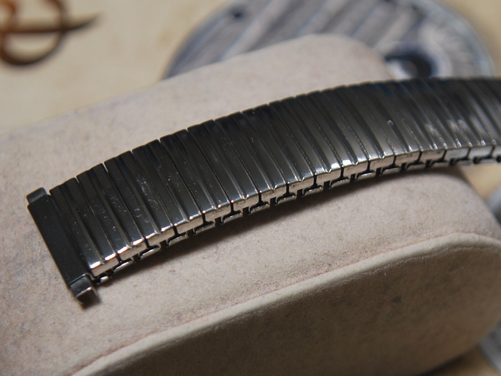 Vintage NOS 16mm to 19mm Town & Country S.S. Men’s Watch Band –SE2915
