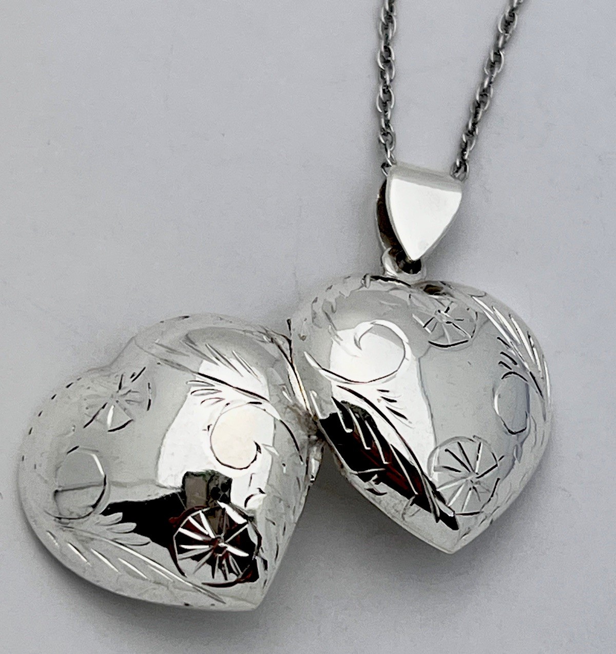 925 Sterling Silver 6.7 Gram Etched Puffed Heart Locket Necklace 20”