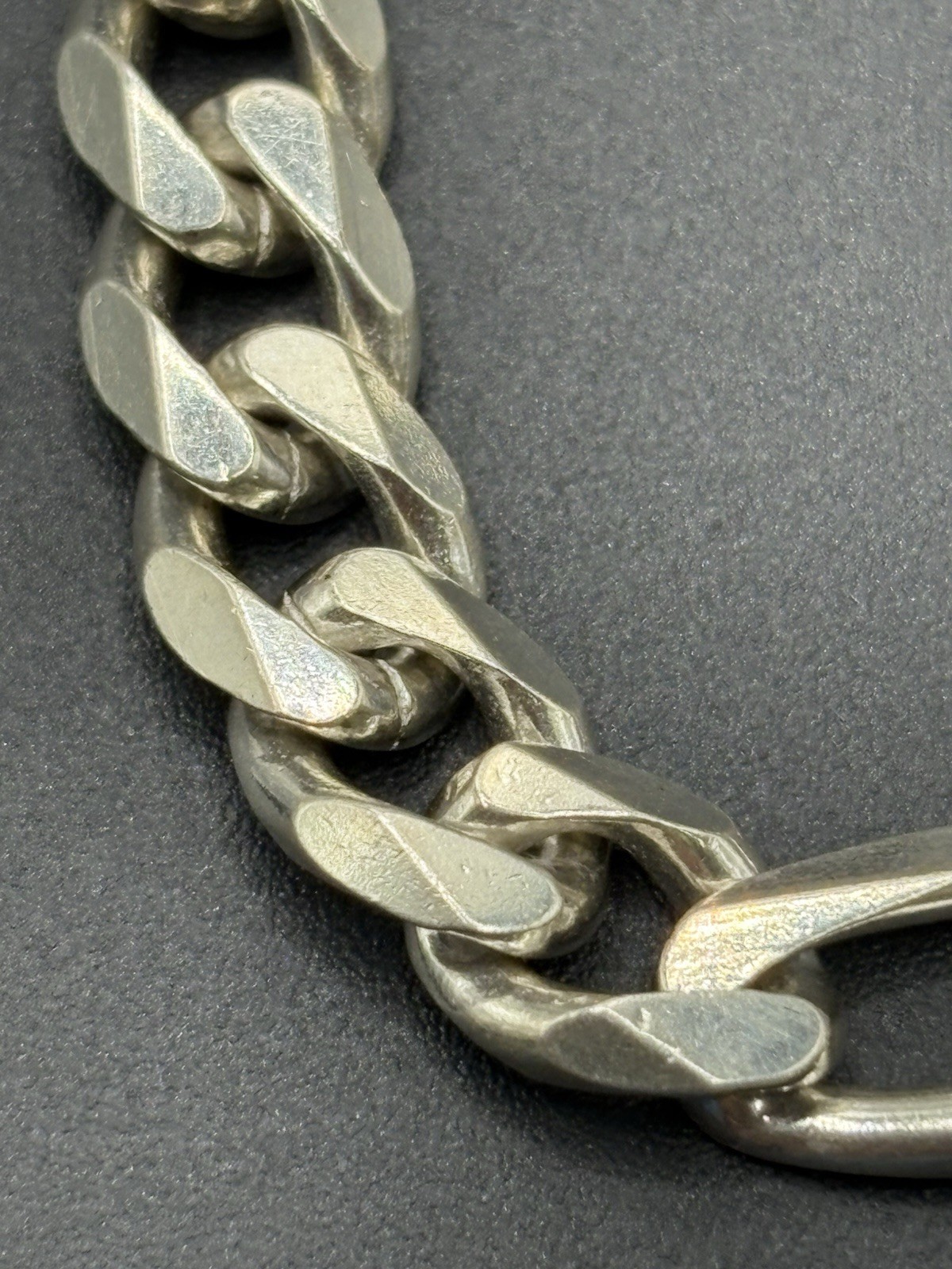 EUC 7″ Sterling Silver 8.7MM Fígaro 23 Grams Bracelet B24