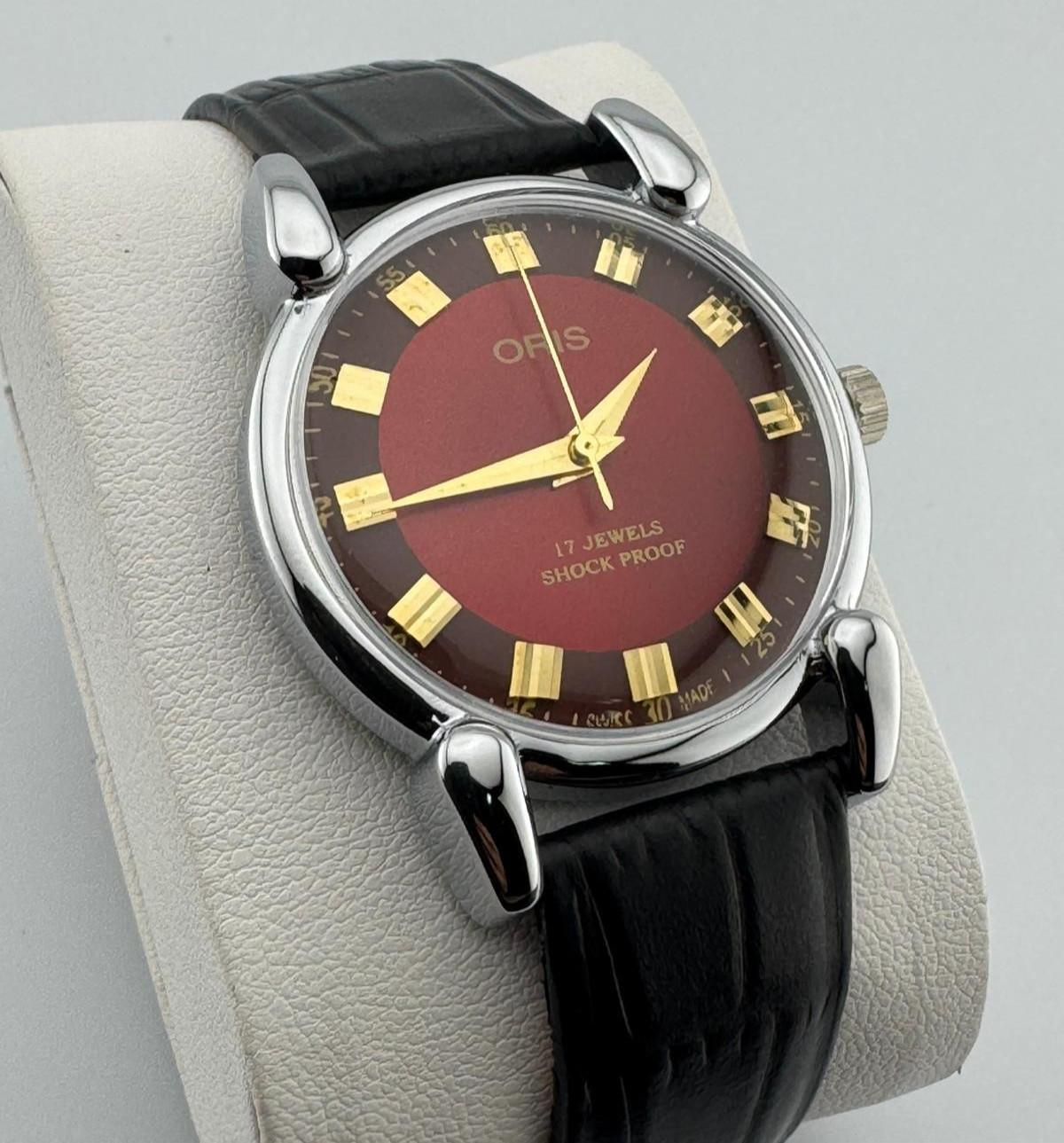 Vintage Oris || 17 Jewels | Red Dial || Mint Condition || Swiss Made
