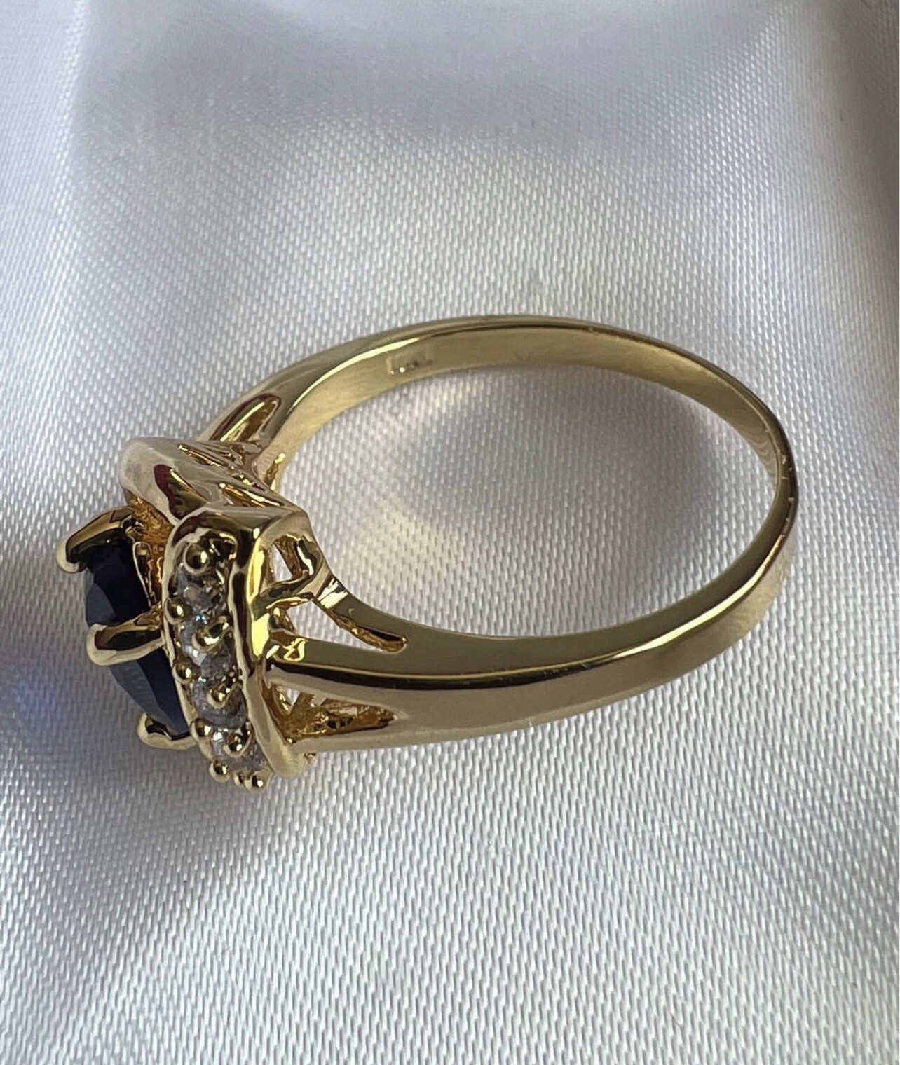 Size 8 Lab Blue 3 Sapphire Oval Ring Gold Plated Stamped 10kt