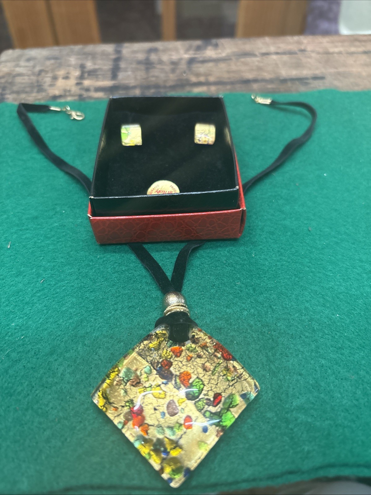 VETRO DI MURANO MADE IN ITALY GLASS SQUARE PENDANT AND EARRING SET SUEDE BAND