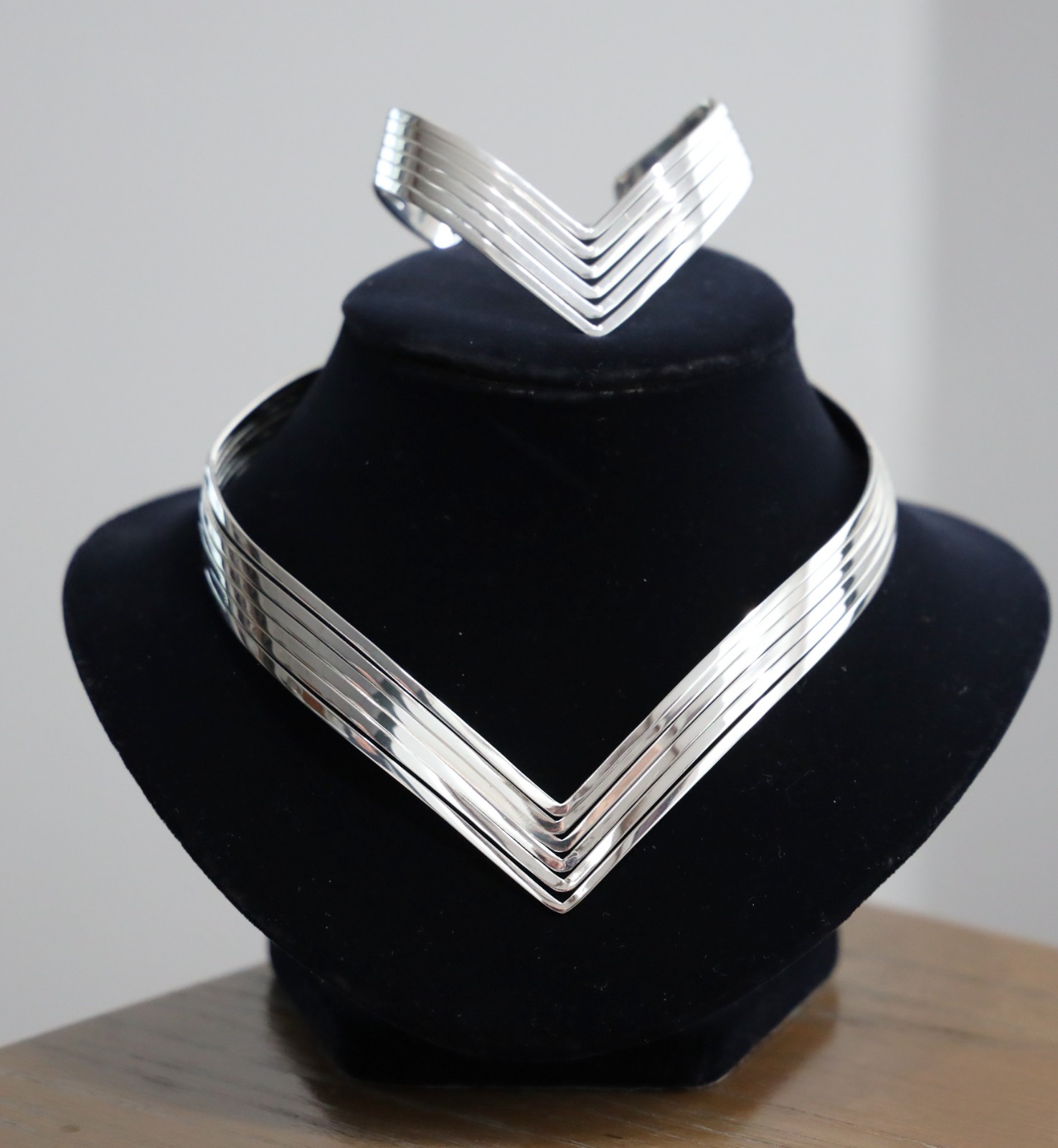 Choker/ Silver Plated Necklace FREE Matching Bracelet V Shape 6 Strand