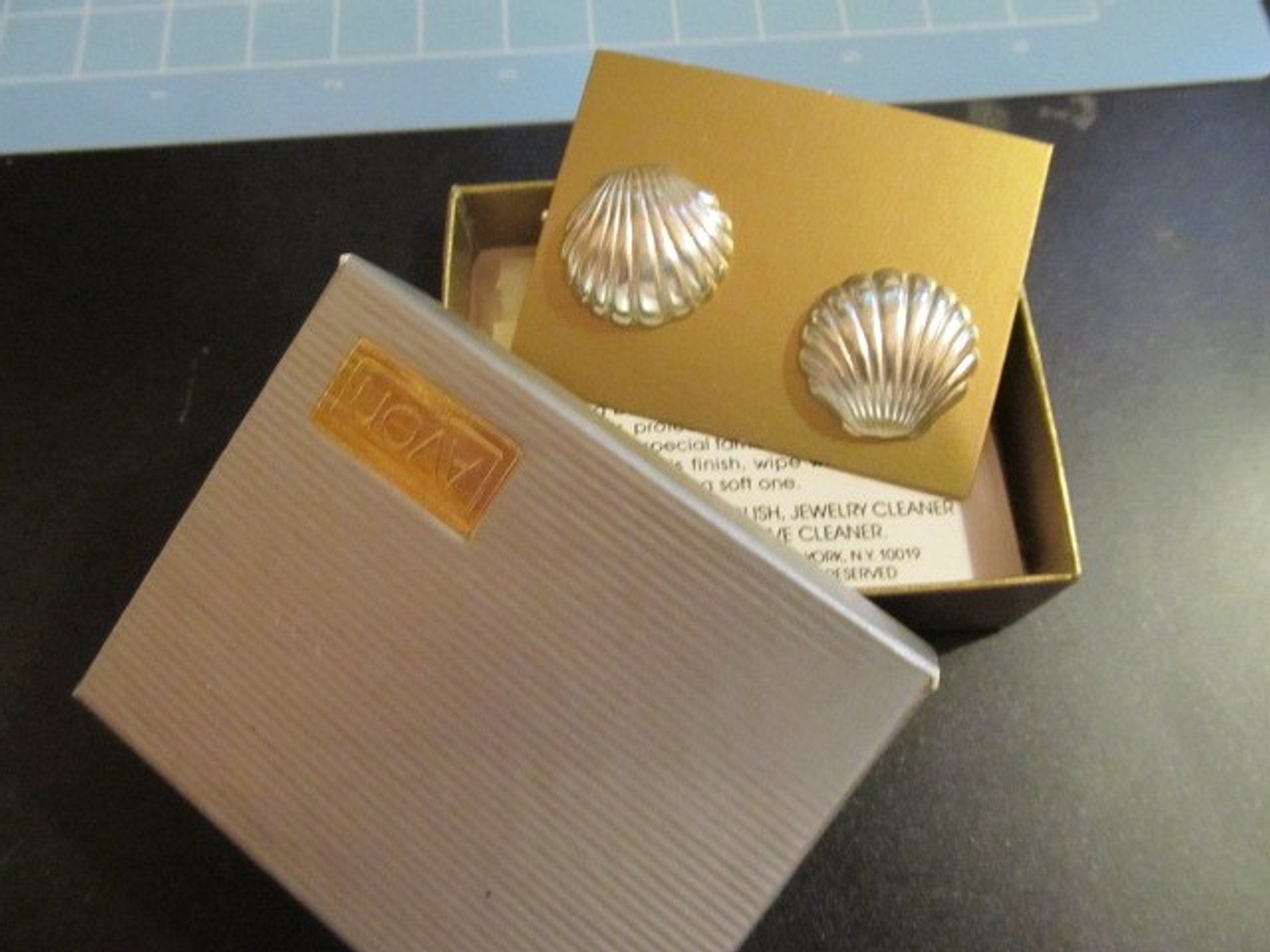 VtG RARE 1986 Sterling Silver AVON Scalloped Shell Stud Earrings New Old Stock