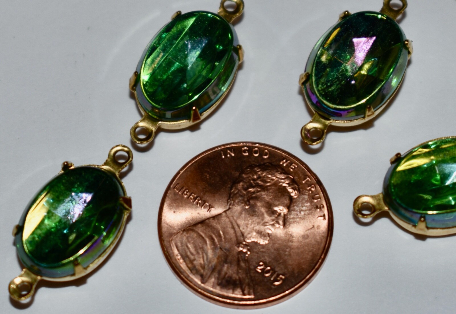 VINTAGE GLASS 4 OVAL CONNECTORS • 14x10mm • PERIDOT AB CONCAVE