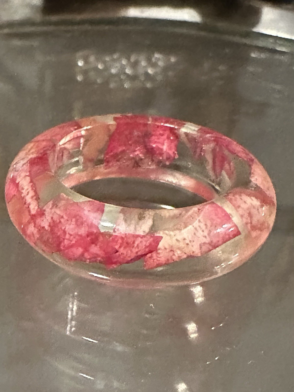 Vintage Clear Lucite Plastic Band Ring with Pink Resin Chips Size 4.75