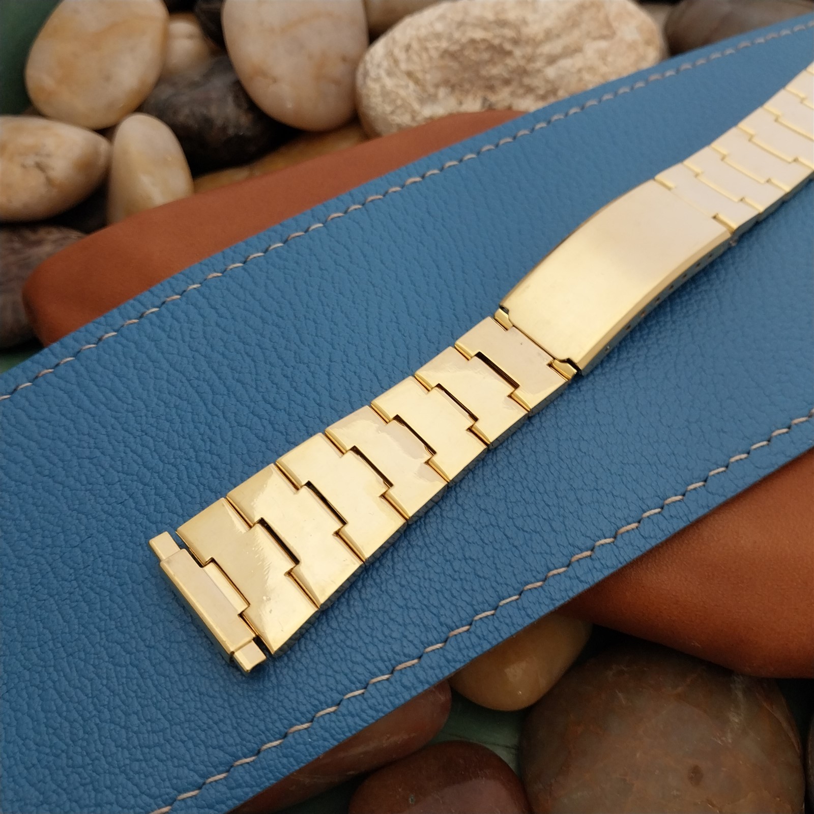 19mm 20mm 21mm 22mm Gold-Tone LED LCD nos 1970s-1980s Vintage Watch Band