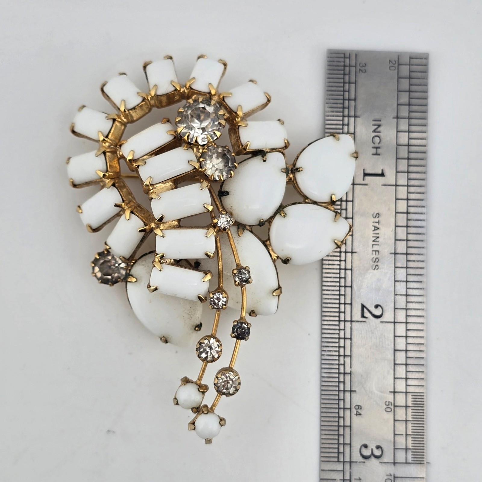 Vintage Juliana Style Milk Glass Rhinestone Brooch Pin Gold Tone Unsigned
