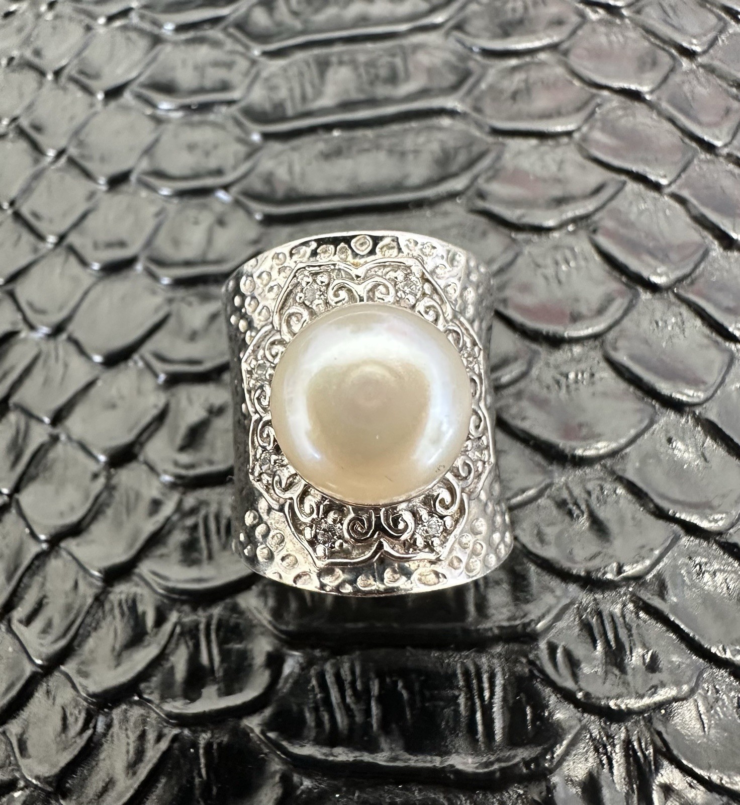 Bangkok Ratnaraj Jewelers (BBJ) 925 Sterling Band Ring Round White Pearl Size 5