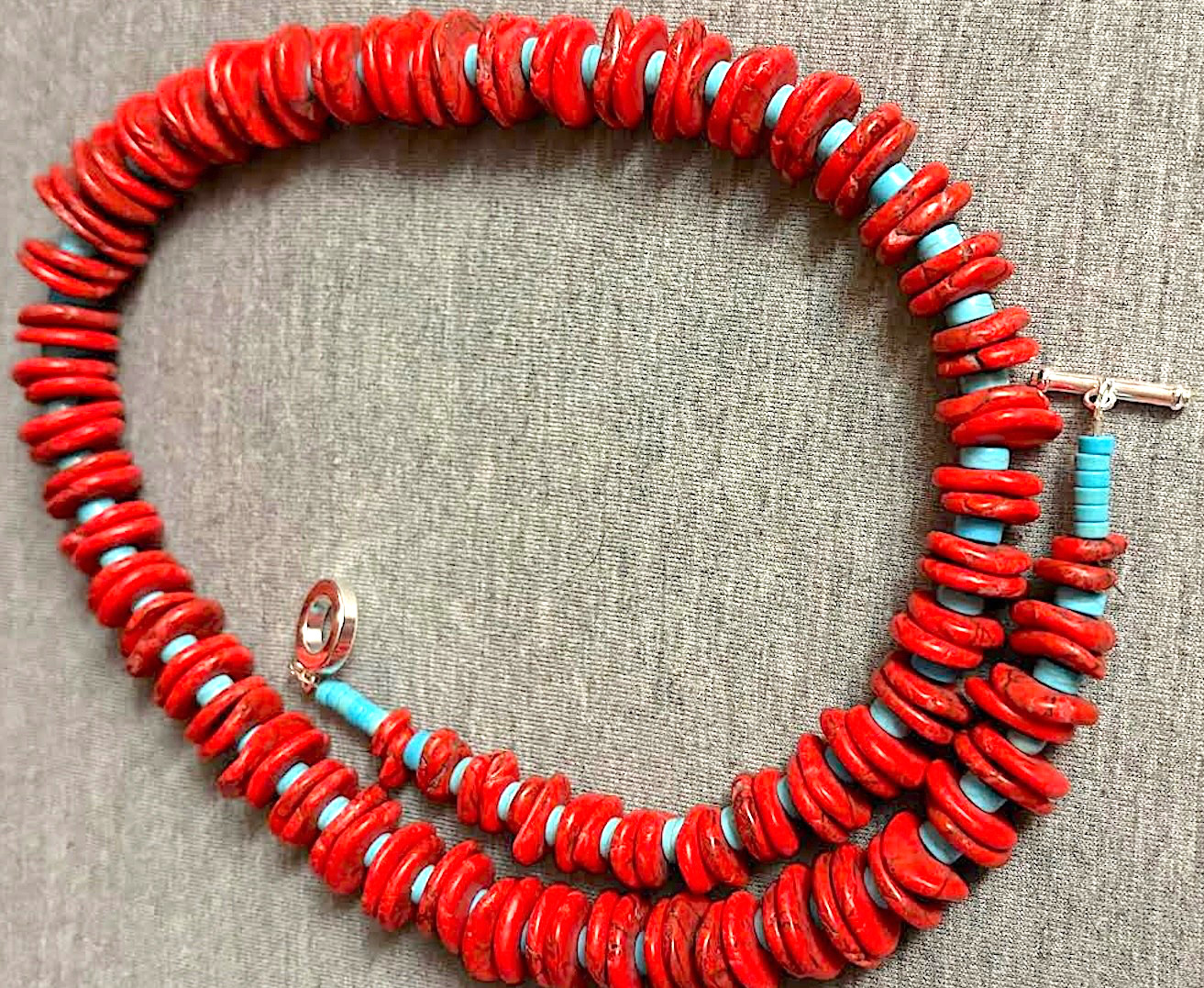 Graduated Red Magnesite Turquoise/Turquoise/25″/Gemstone Necklace (MTT-25)