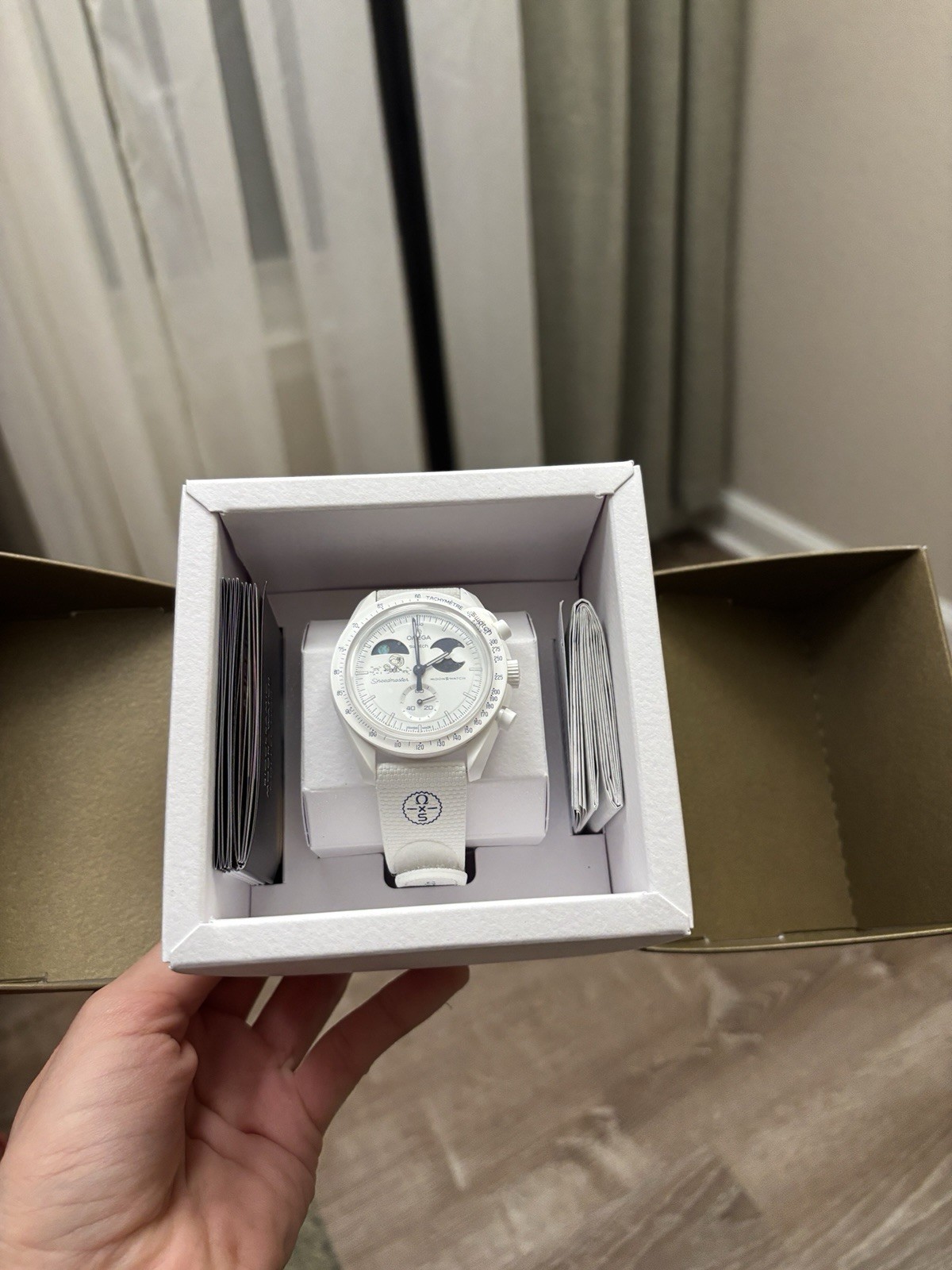 Brand NEW Never Worn Swatch OMEGA MISSION TO EARTHPHASE – MOONSHINE GOLD