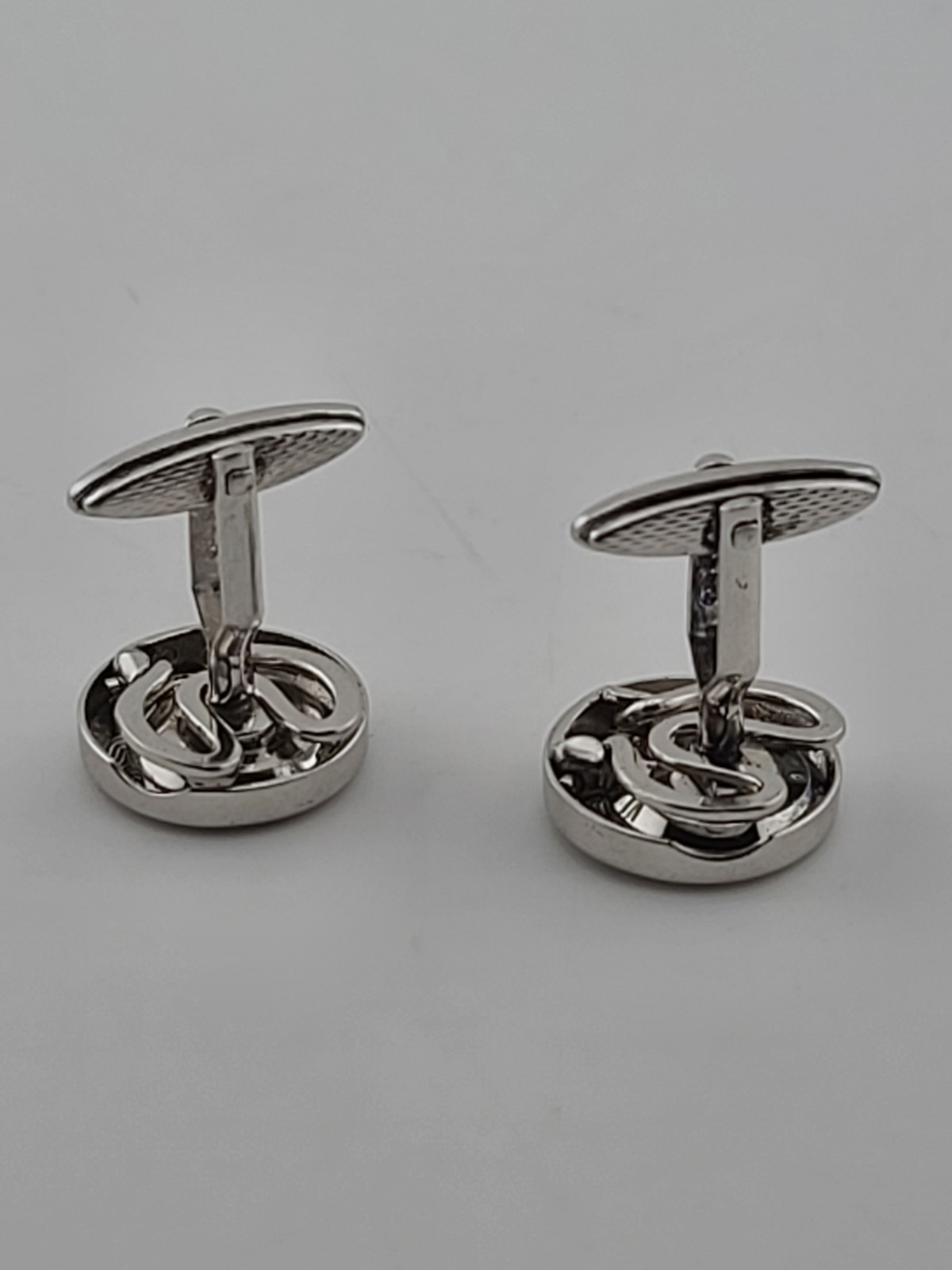 Vintage 1980’s Alfred Dunhill Sterling Silver Seashell Round Cufflinks England.