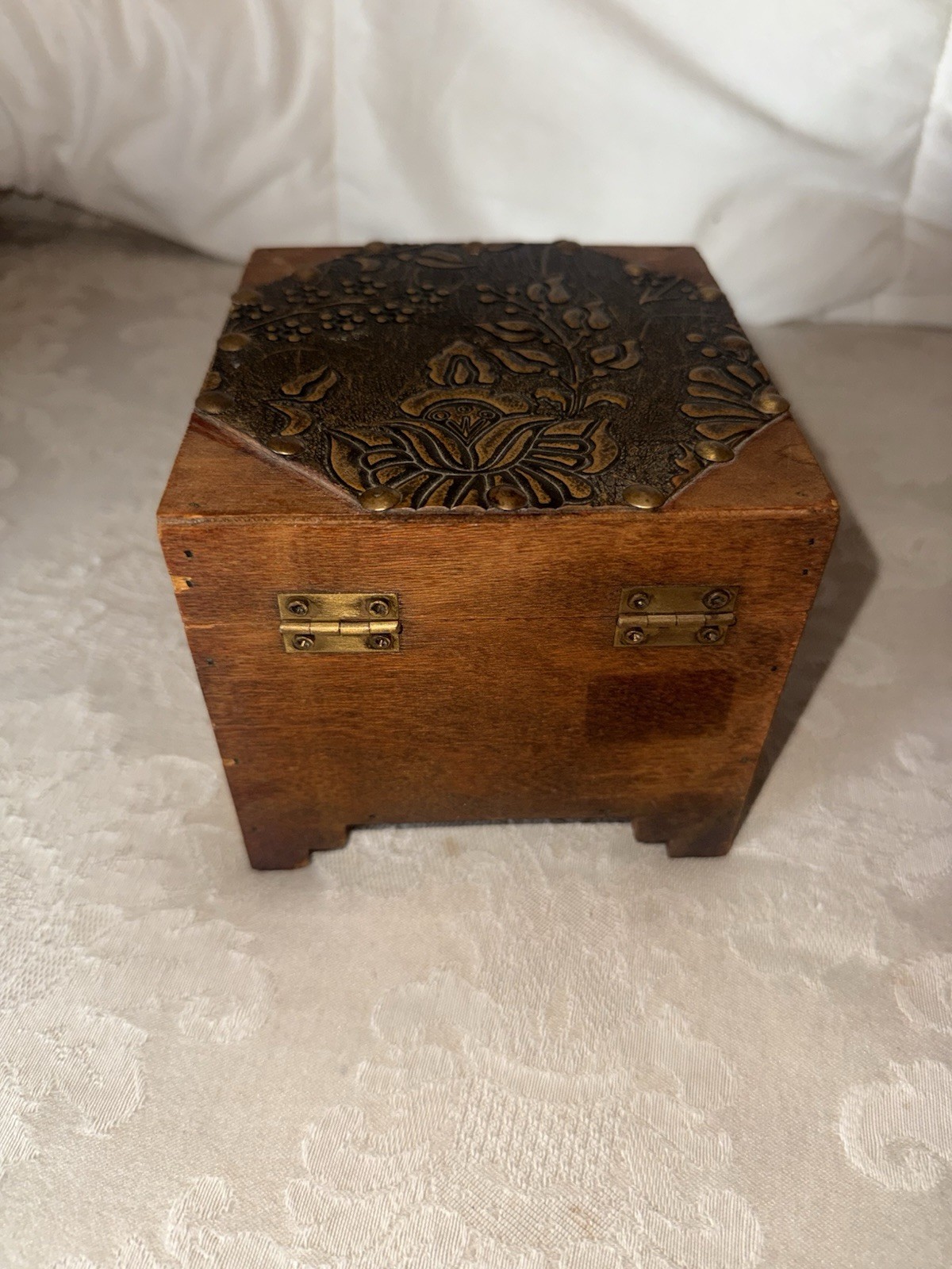Vintage Treasure Jewlery Box Metal Engraved Floral Pattern Metal Clasp Rare