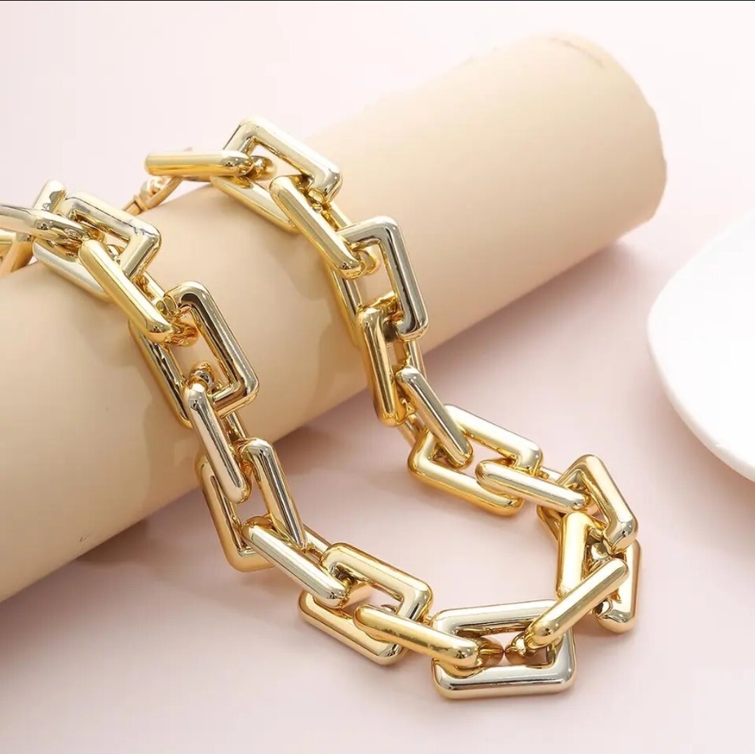 Women’s Lightweight Gold Color Chunky Style 18″ Chain Choker Necklace 92-2