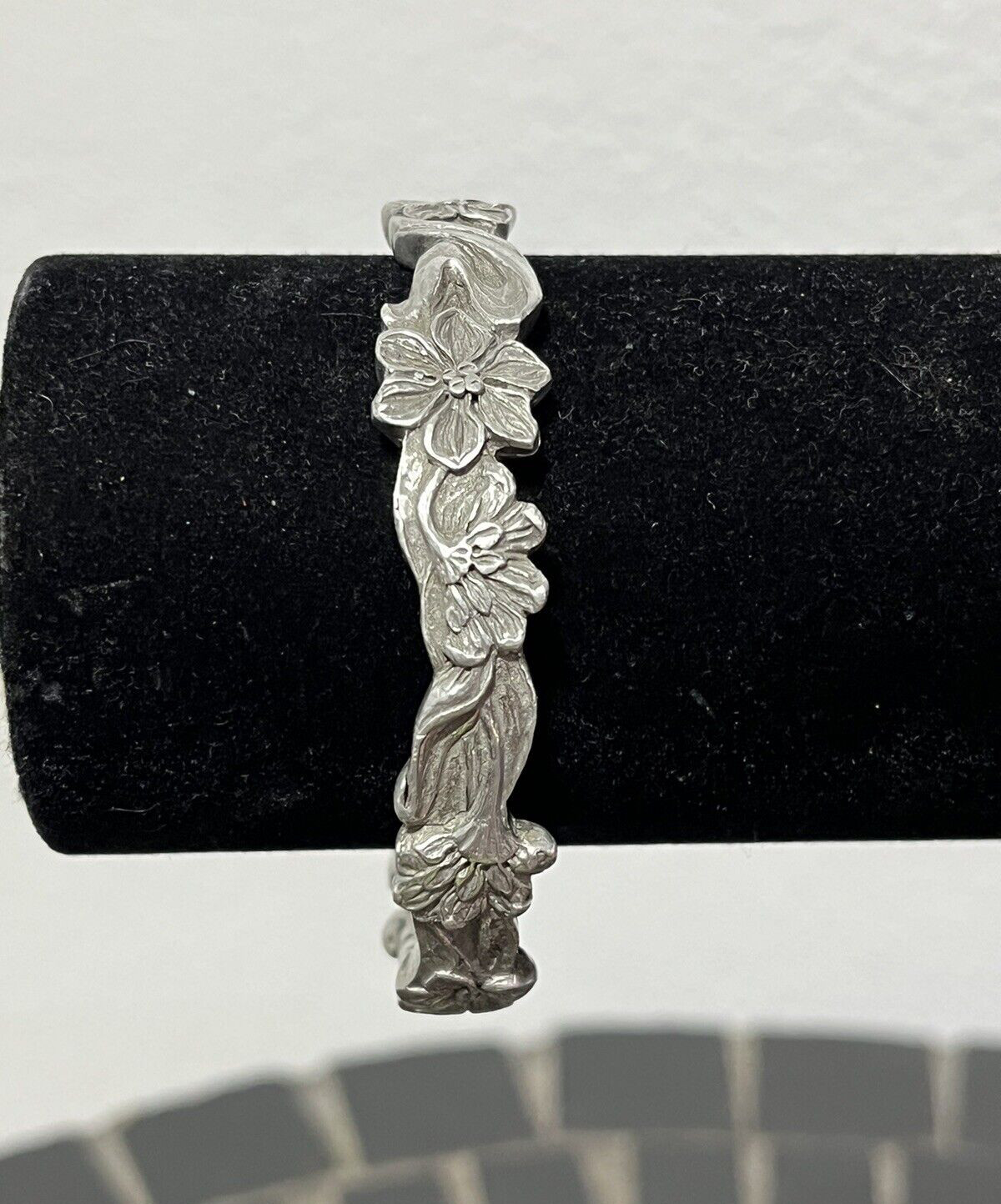 Vintage 1988 Seagull Pewter Canada Wildflower Adorned Bracelet