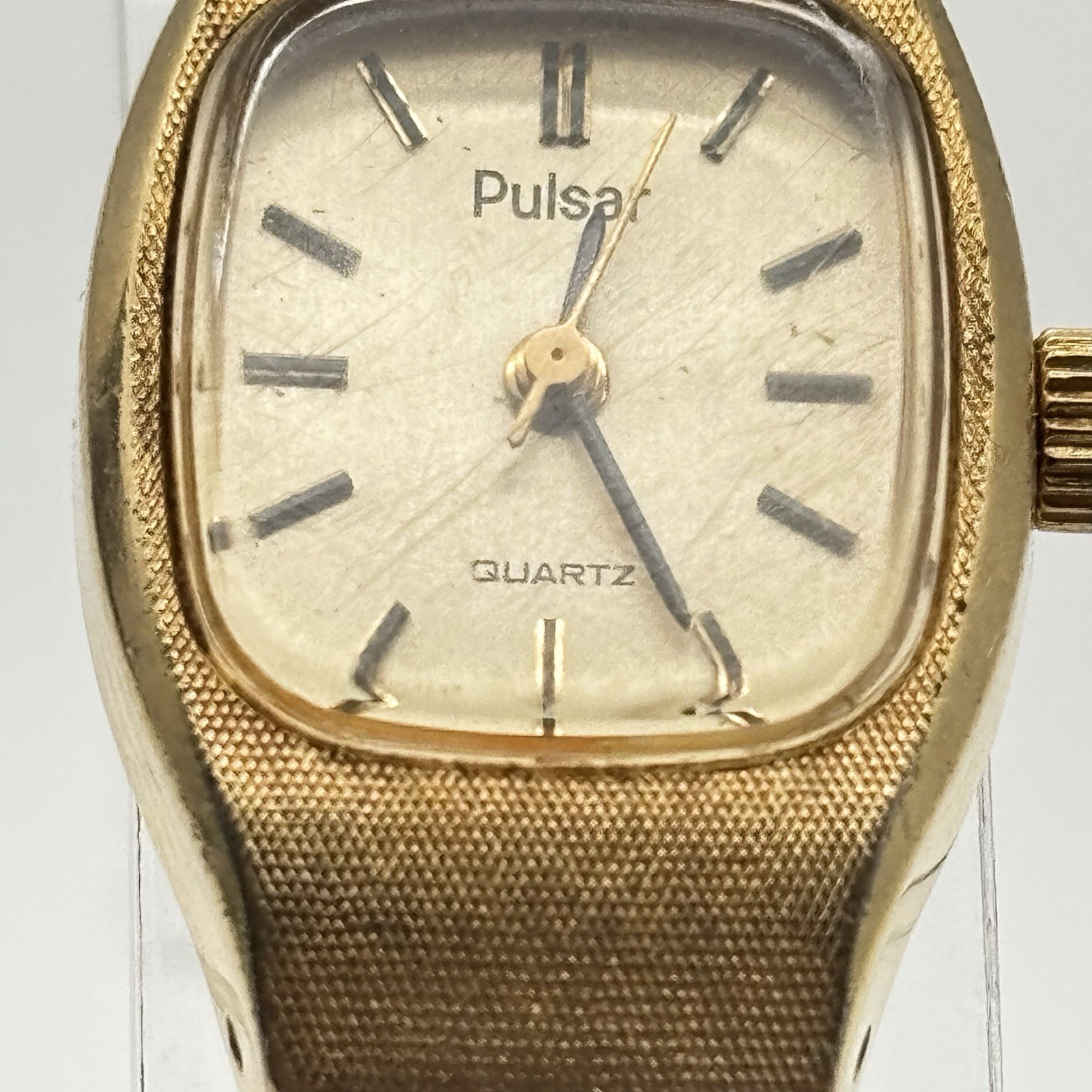 Pulsar V231-5190 Vintage Ladies Gold-Tone Watch Champagne Dial With Safety Chain