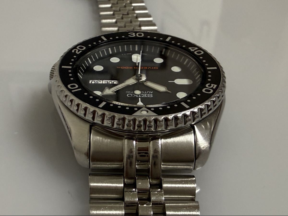 Seiko SKX007J Men’s 42mm Stainless Steel Automatic Dual Date Wristwatch