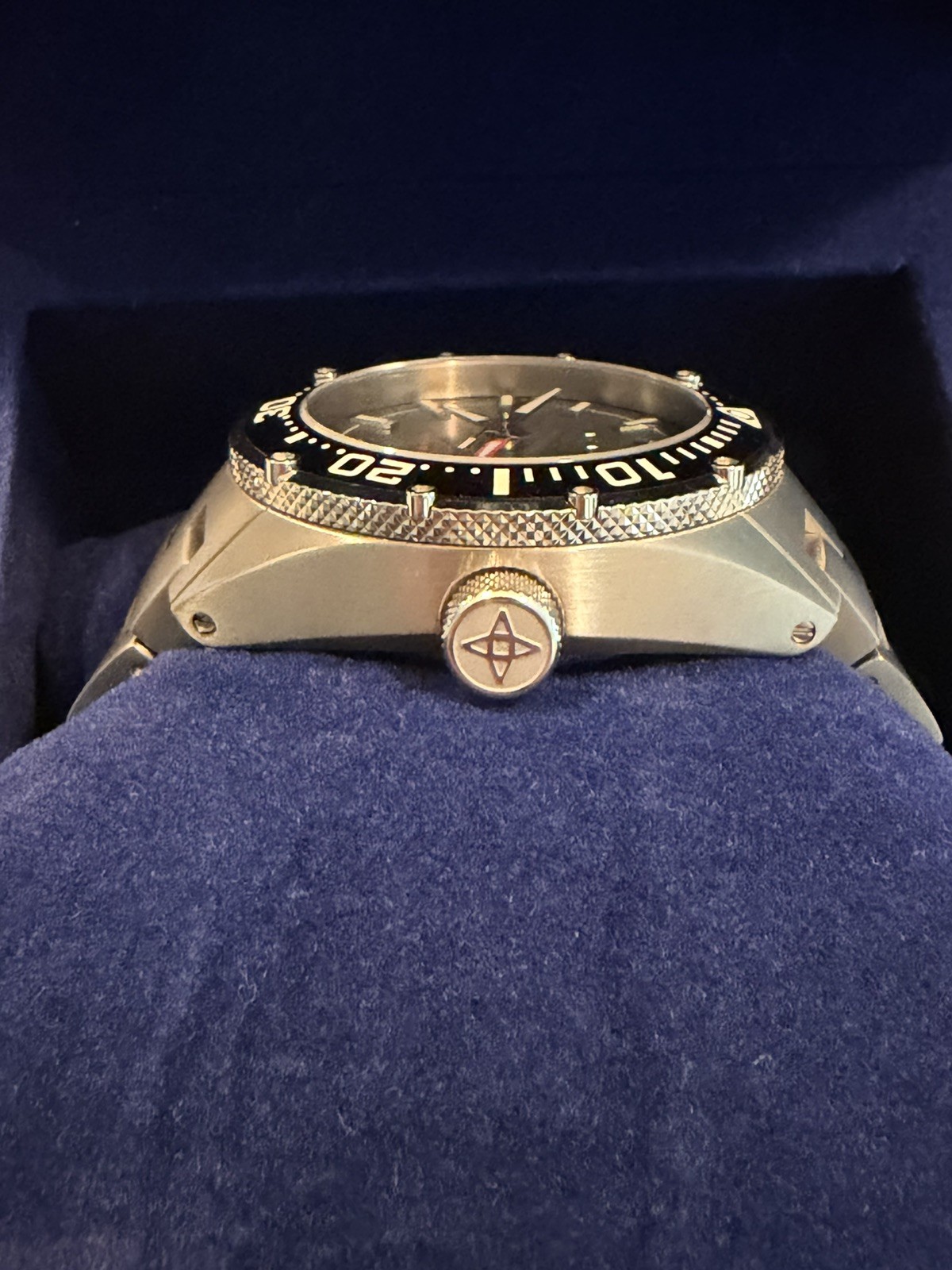 Aragon Virtuoso Titanium Miyota 9015 Men’s Automatic Watch 44mm A698BLK MOP NE57