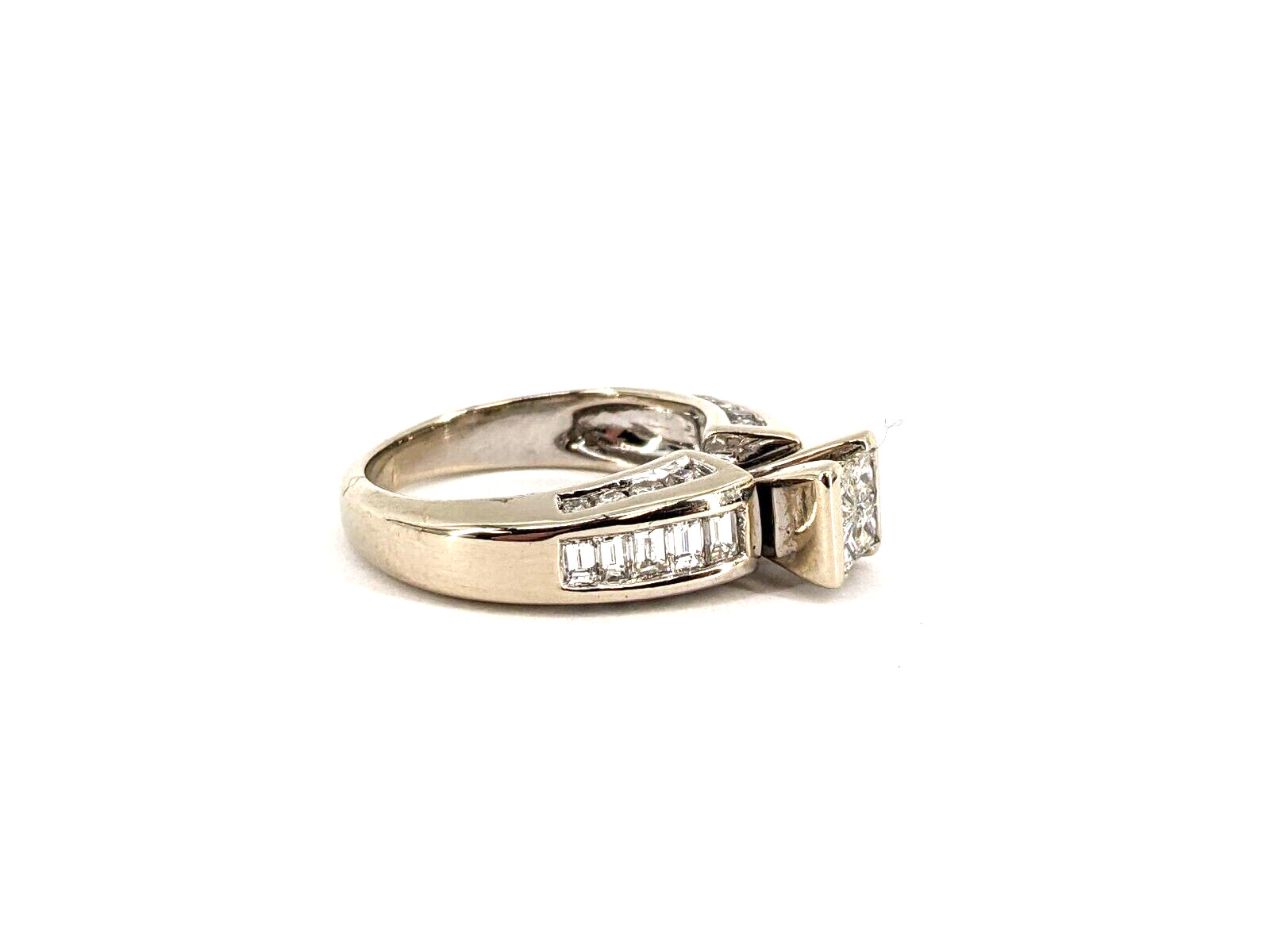 14KT White Gold 4.90 Grams Diamond Engagement Ring (1cttw Approx.) Size 4.5
