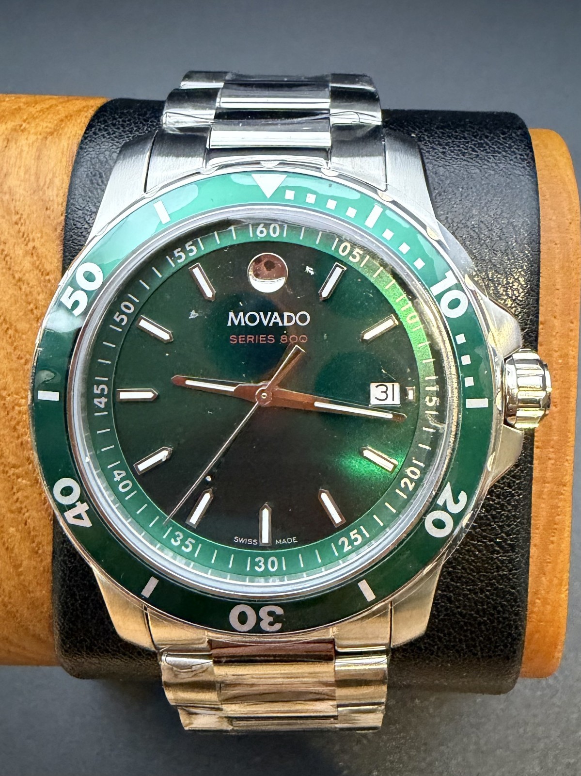 MOVADO Series 800 Green Dial Green Bezel 40mm Men’s Quartz Watch Model: #2600136