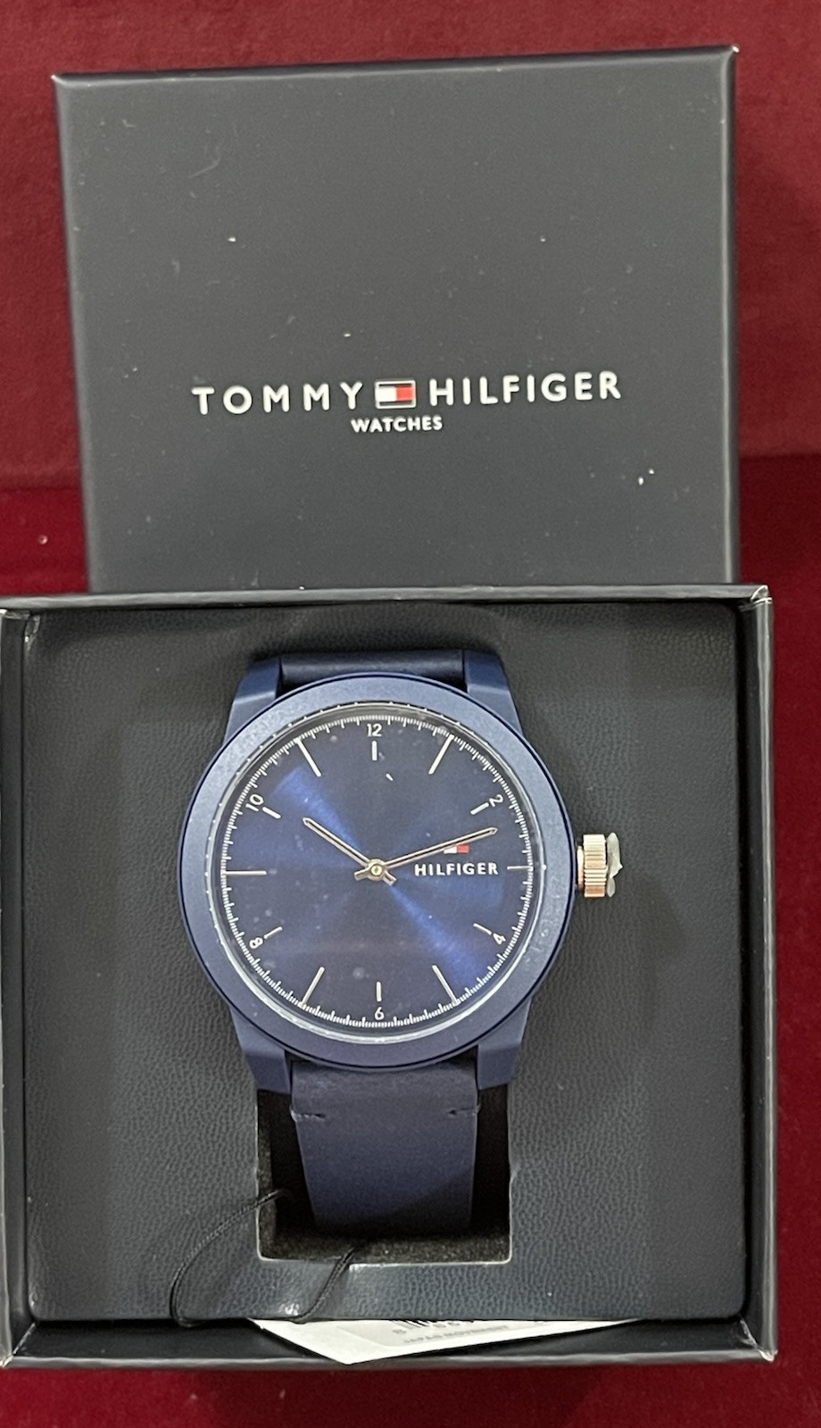 Tommy Hilfiger 1710543 Men’s Denim Navy Dial with Navy Leather Strap Watch, 42mm