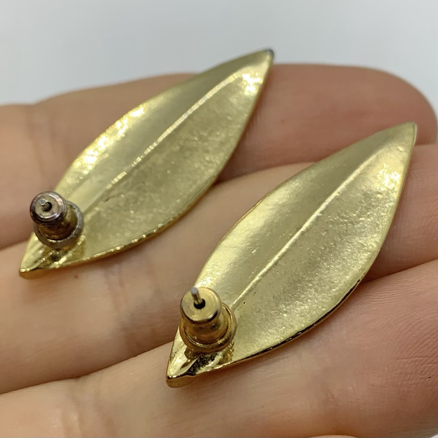 Vtg Retro Mustard Yellow Enamel Leaf Boho Earrings Drop Gold Tone Post