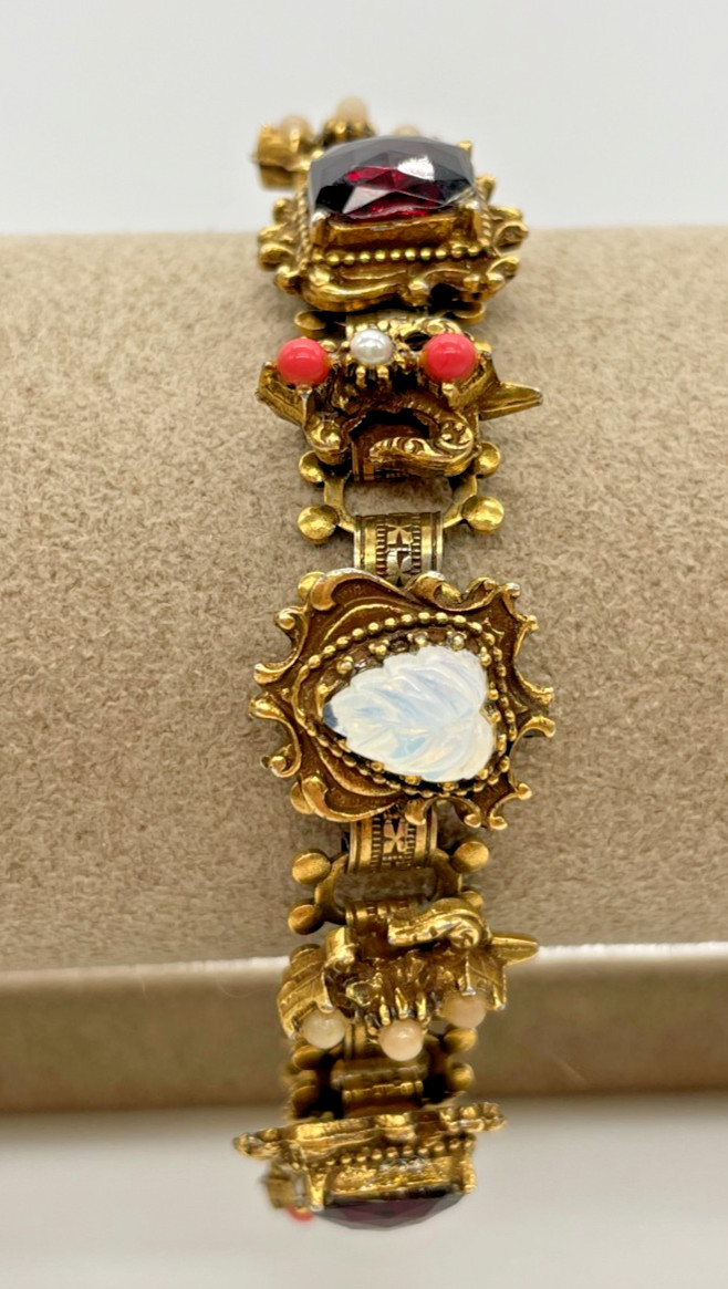 VTG Victorian Revival Fleur De Lis rhinestone faux pearl book link bracelet