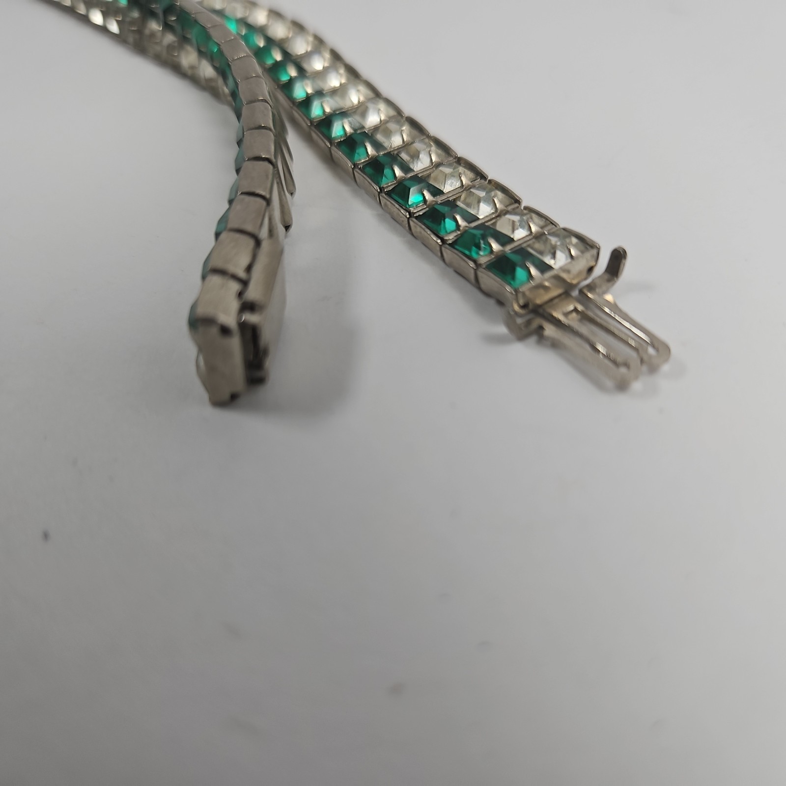 VTG Rhinestone Emerald Glass Choker Necklace Silver Tone Rhodium Plated Retro