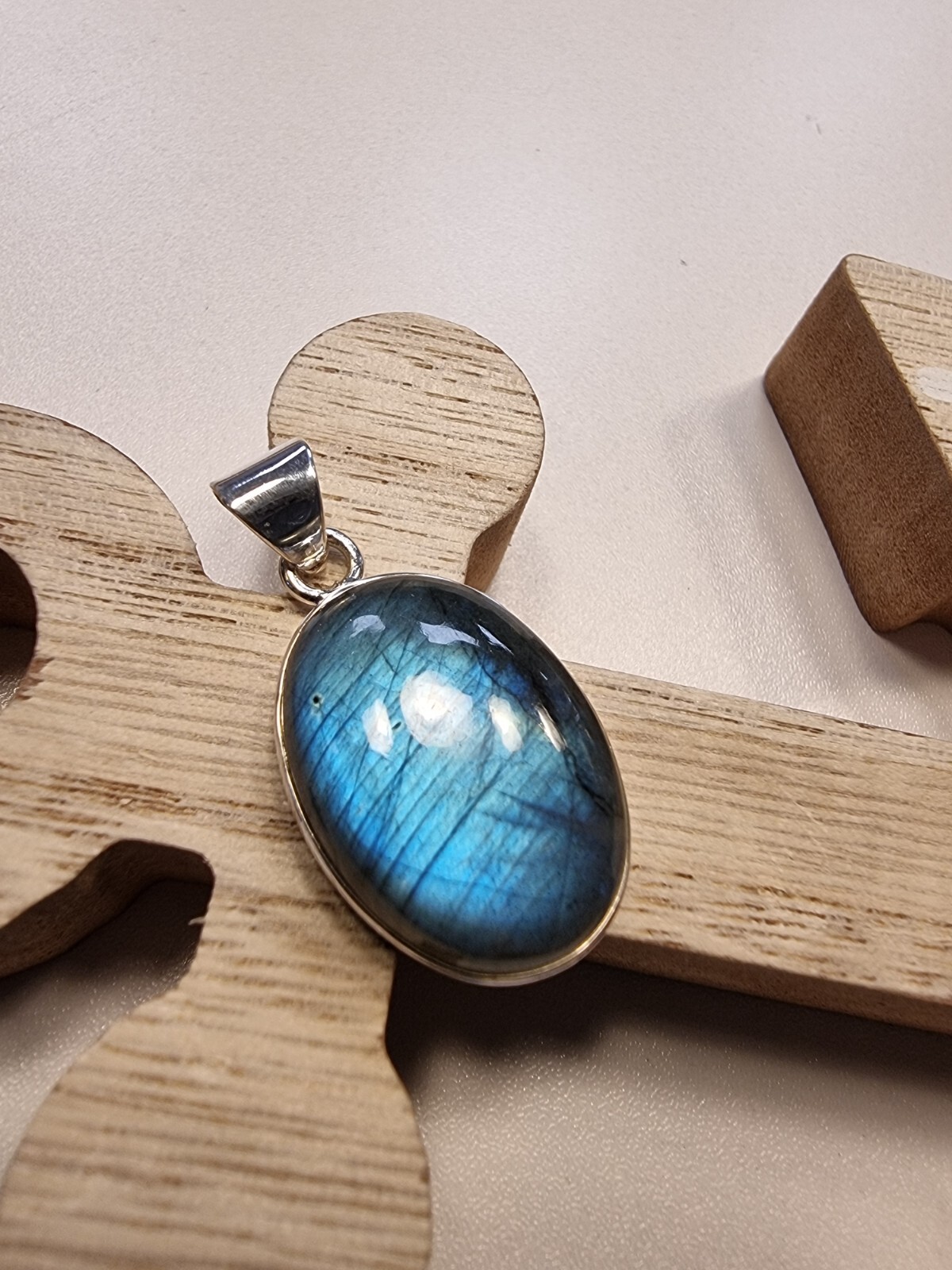 NEW Elegant 925 Sterling Silver Pendant with Genuine Labradorite, Oval, Large, Blue